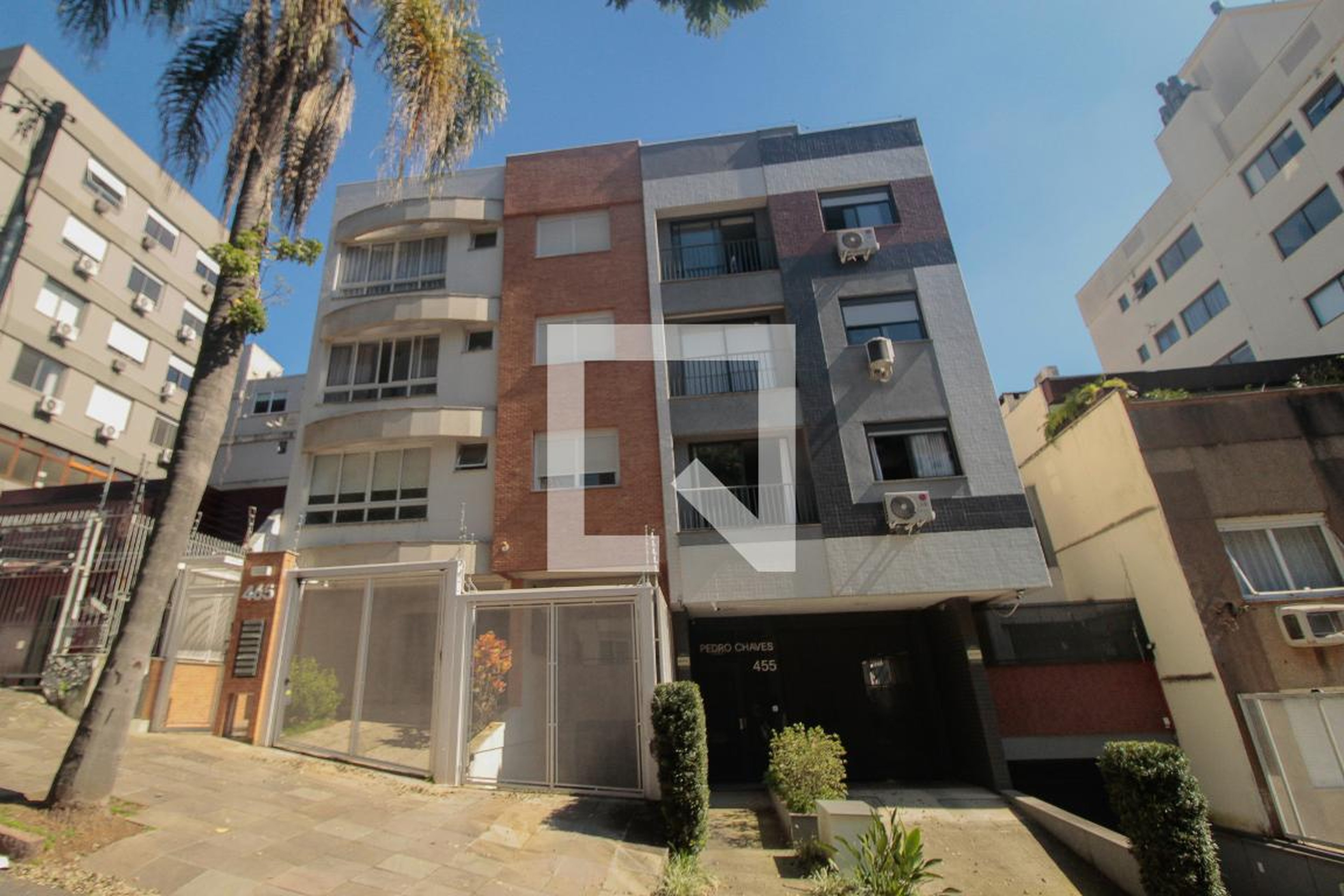 Fachada Condomínio em Rua Pedro Chaves Barcelos, 465