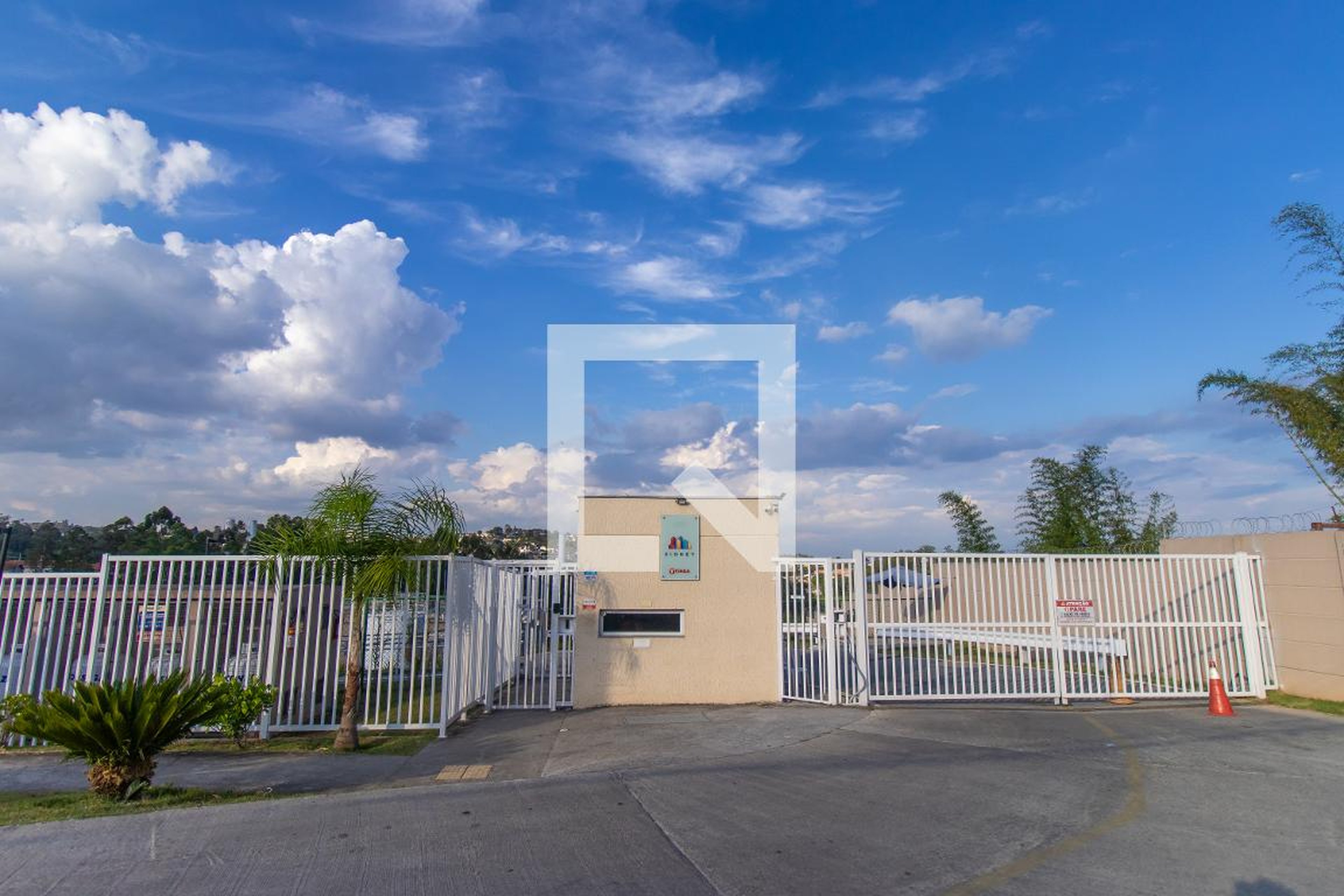 Fachada do condomínio Condomínio Sidney