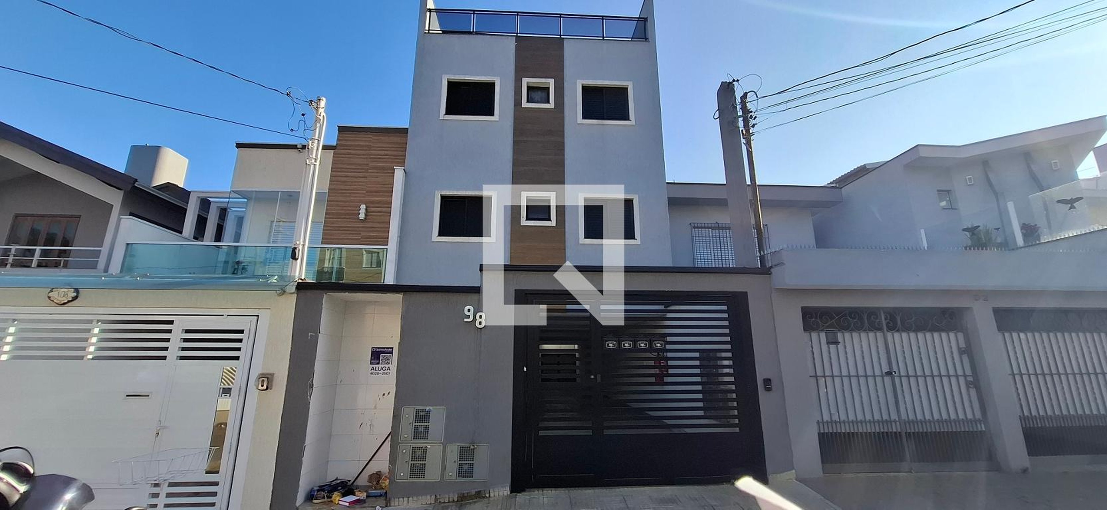 Fachada Condomínio em Rua Barão de Ramalho, 98