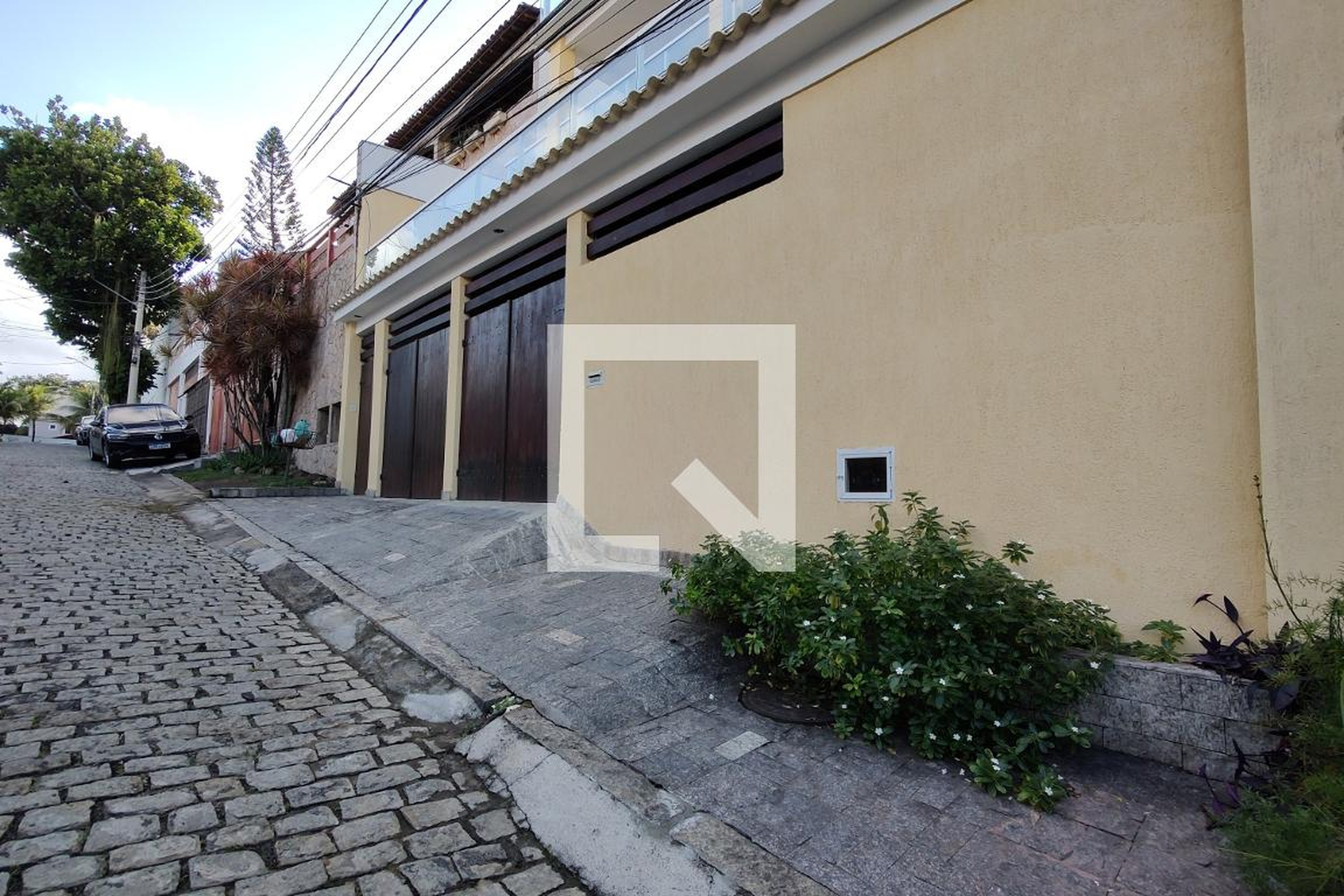 Fachada Condomínio em Rua Sernambi, 22