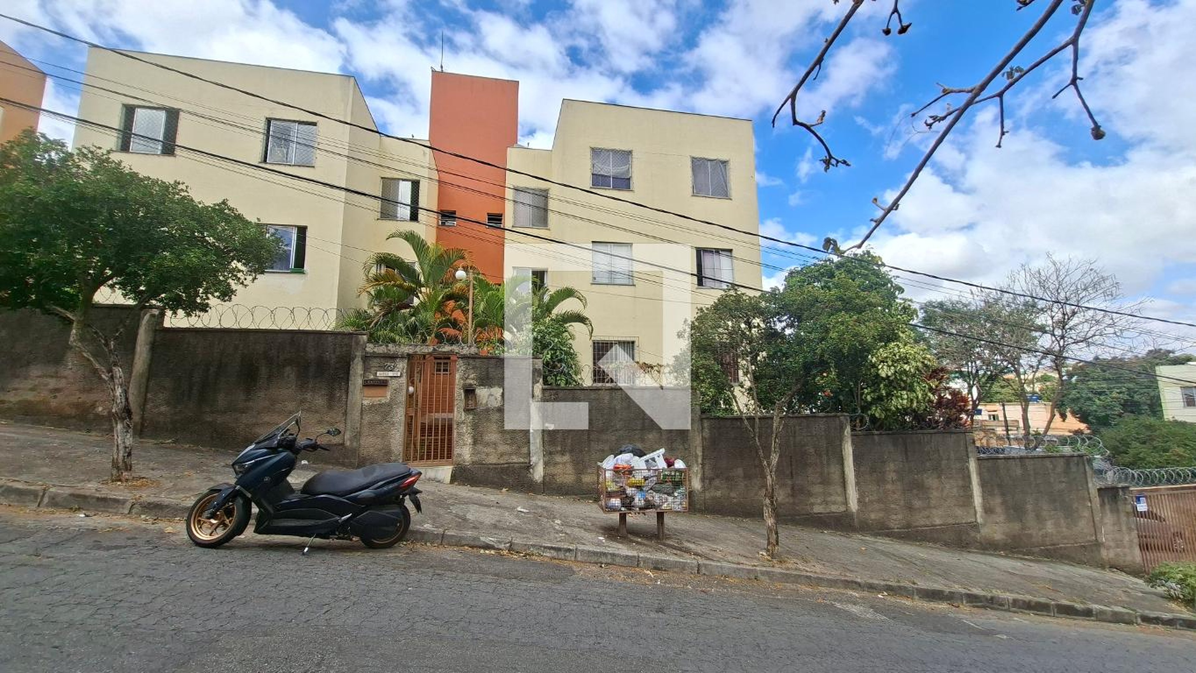 Fachada Condomínio em Rua Luiz Bondezan, 73