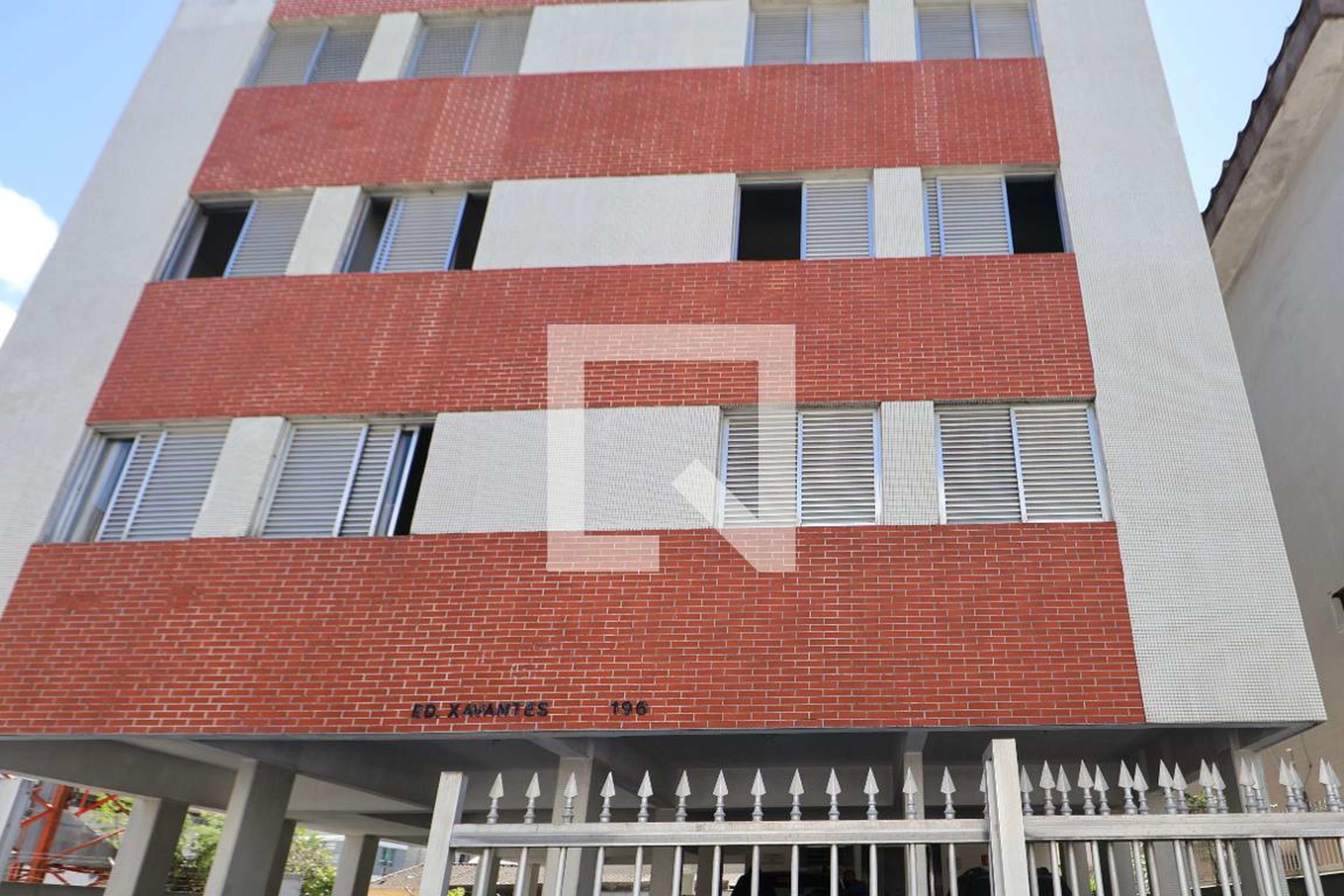 Fachada Condomínio em Rua Jorge Chaddad, 196