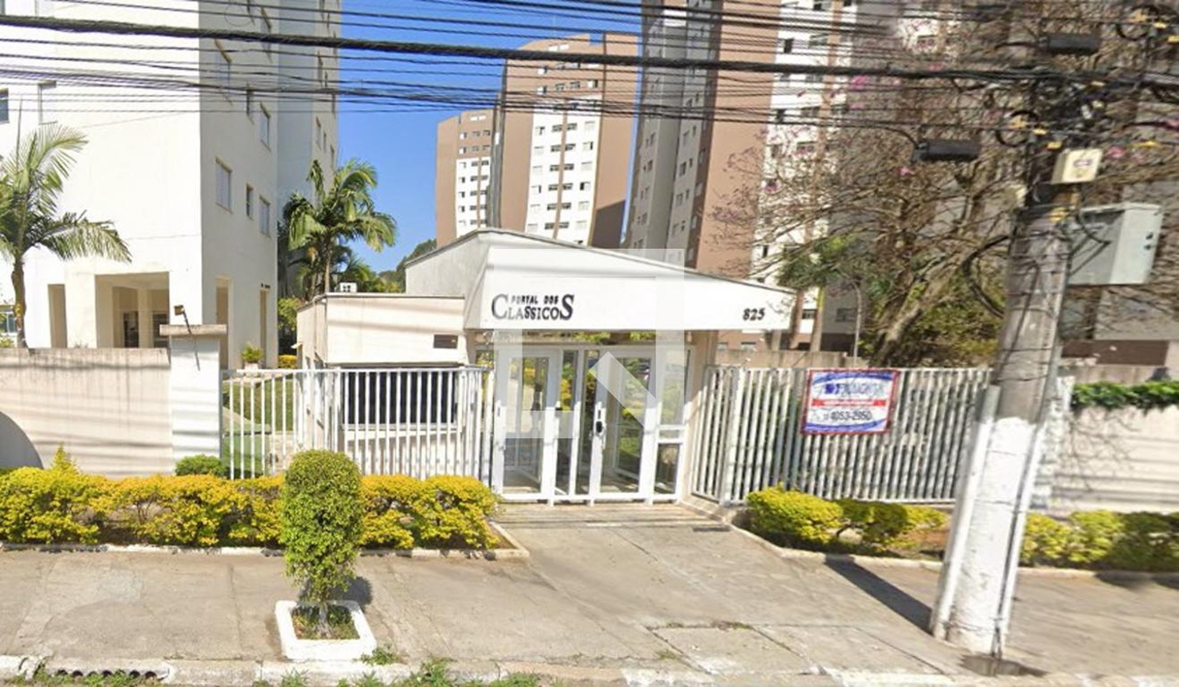 Fachada Condomínio Portal dos Clássicos