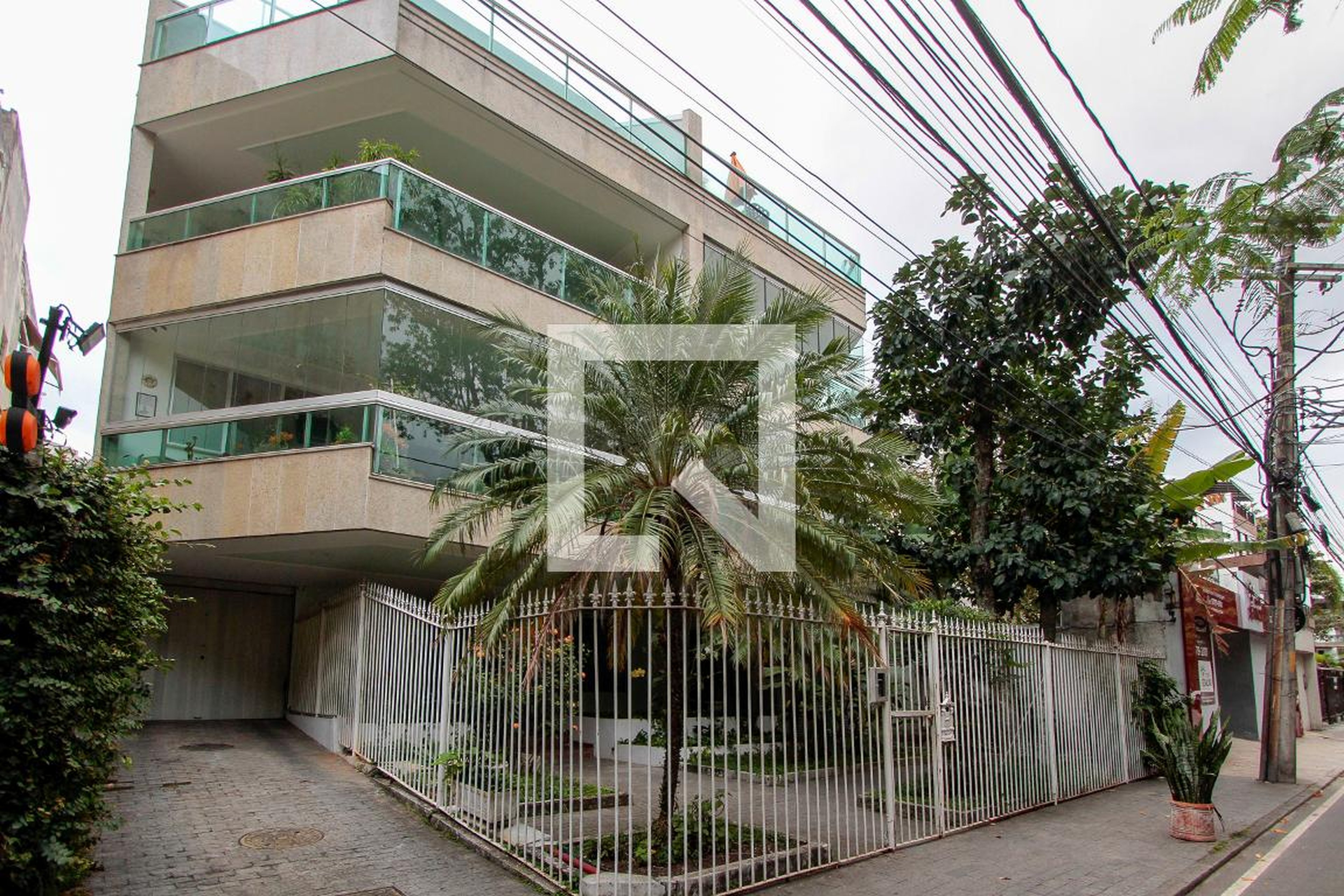 Fachada Condomínio em Avenida Fernando Mattos, 211