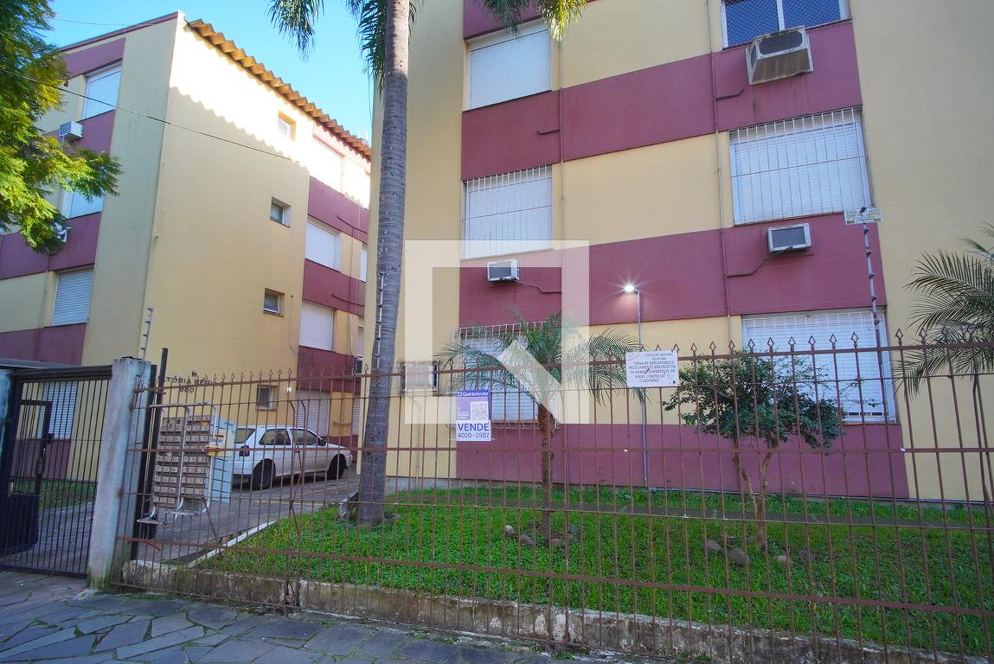 Fachada Condomínio em Rua Ângelo Crivellaro, 700