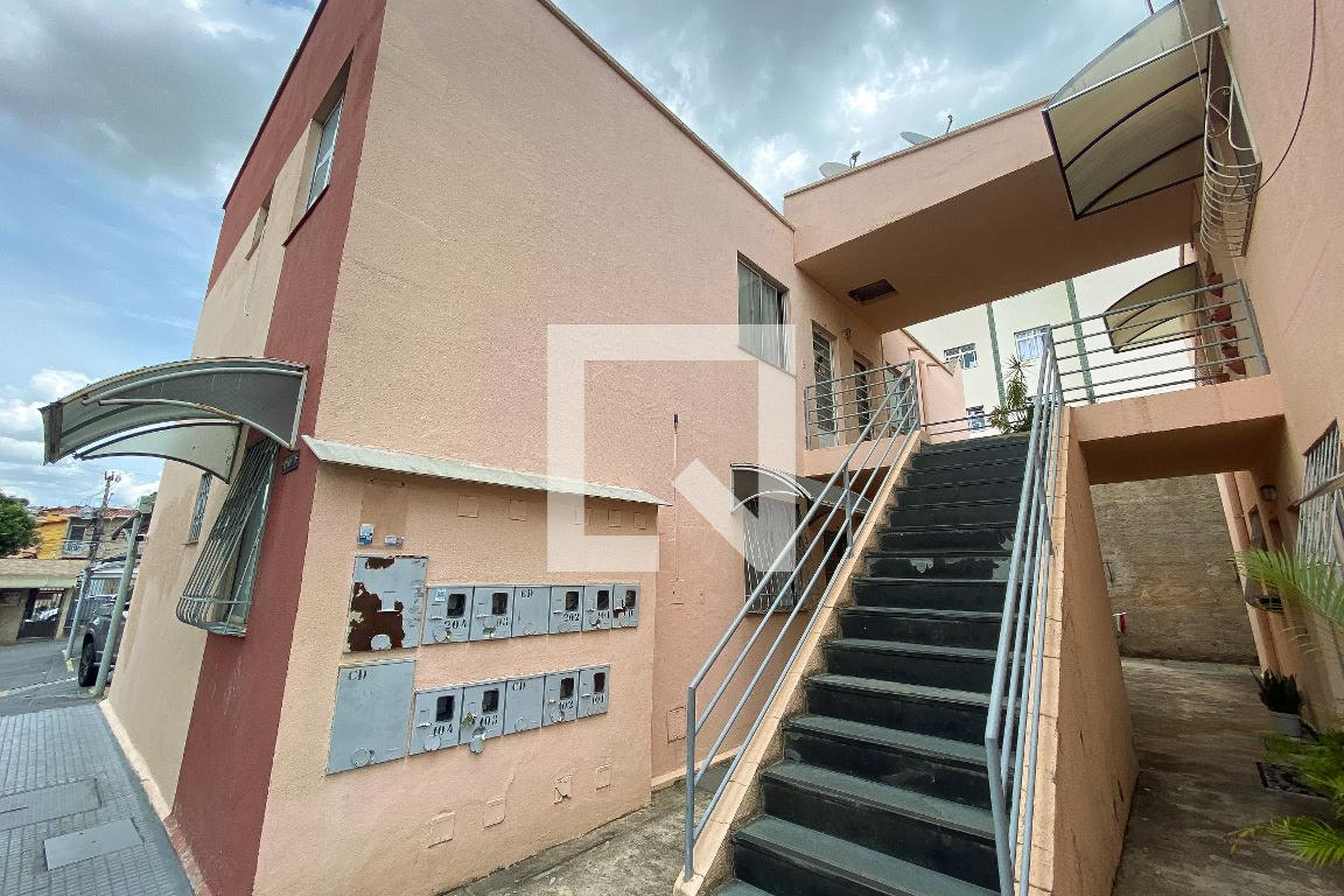 Fachada Condomínio em Rua Alfa, 280