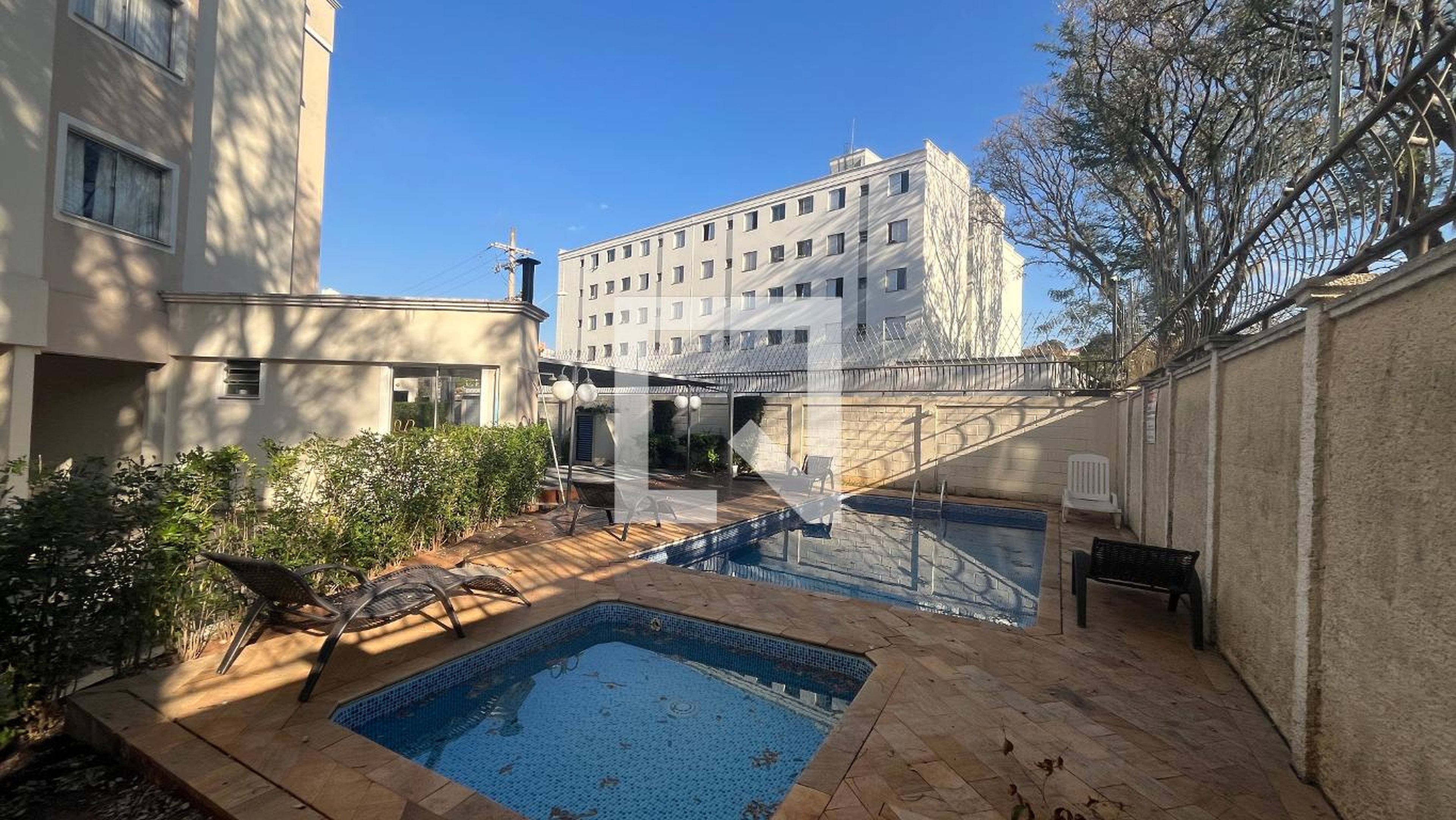 Piscina Condomínio em Rua Doutor Roberto Thut, 22