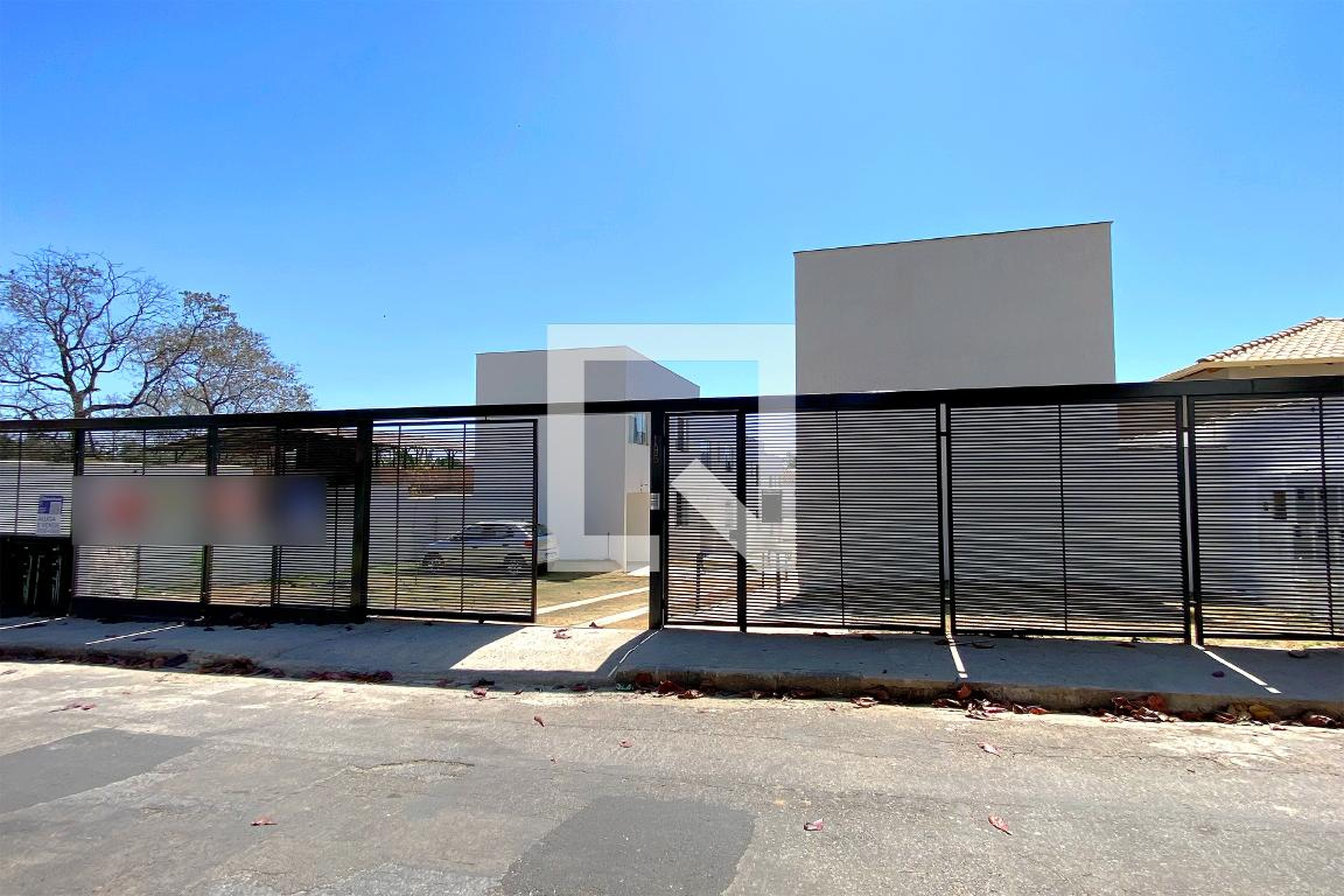 Fachada Condomínio em Rua Pedro Neves de Carvalho, 195