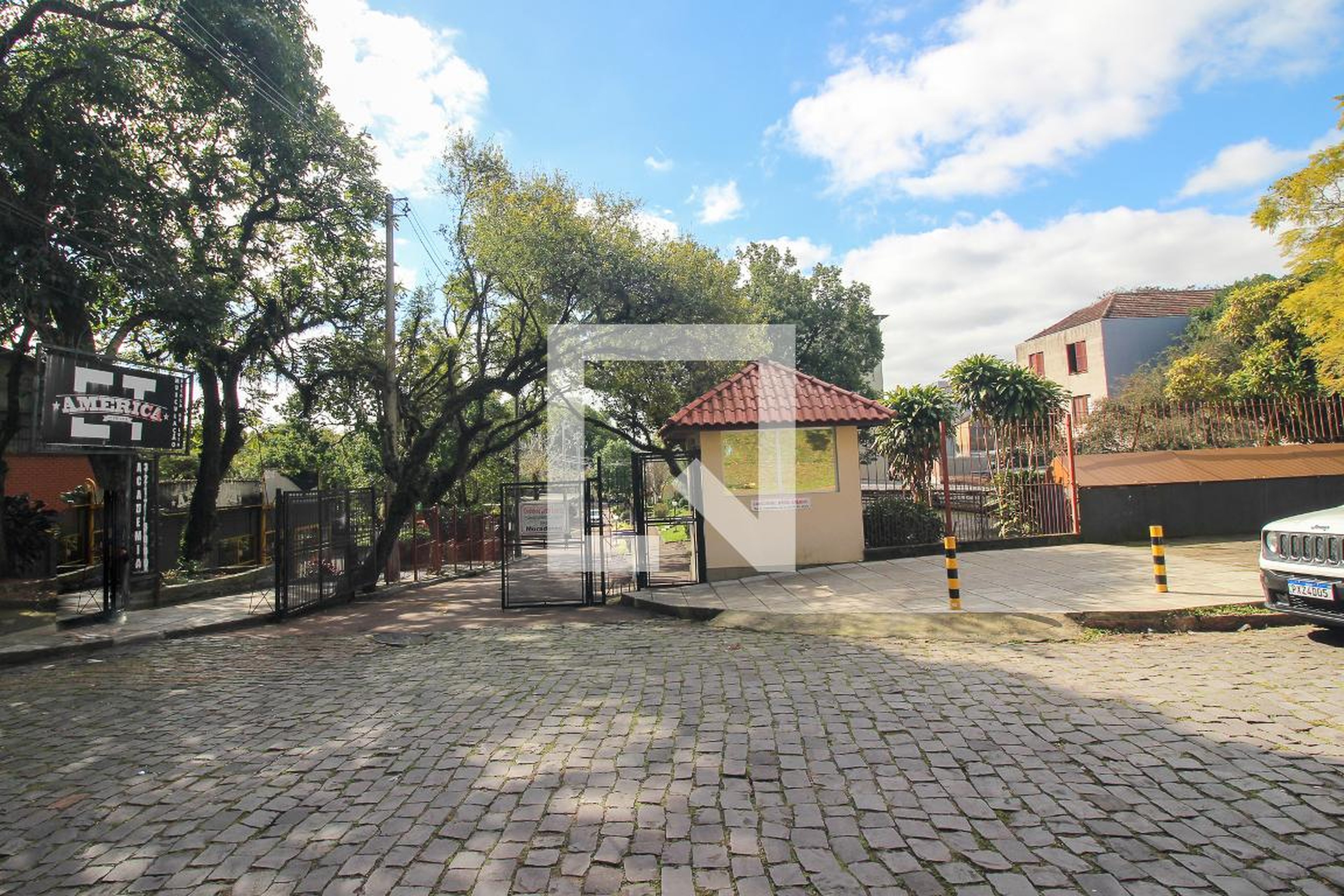 Fachada do condomínio Condomínio em Rua Doutor João de Deus Vaz da Silva, 75