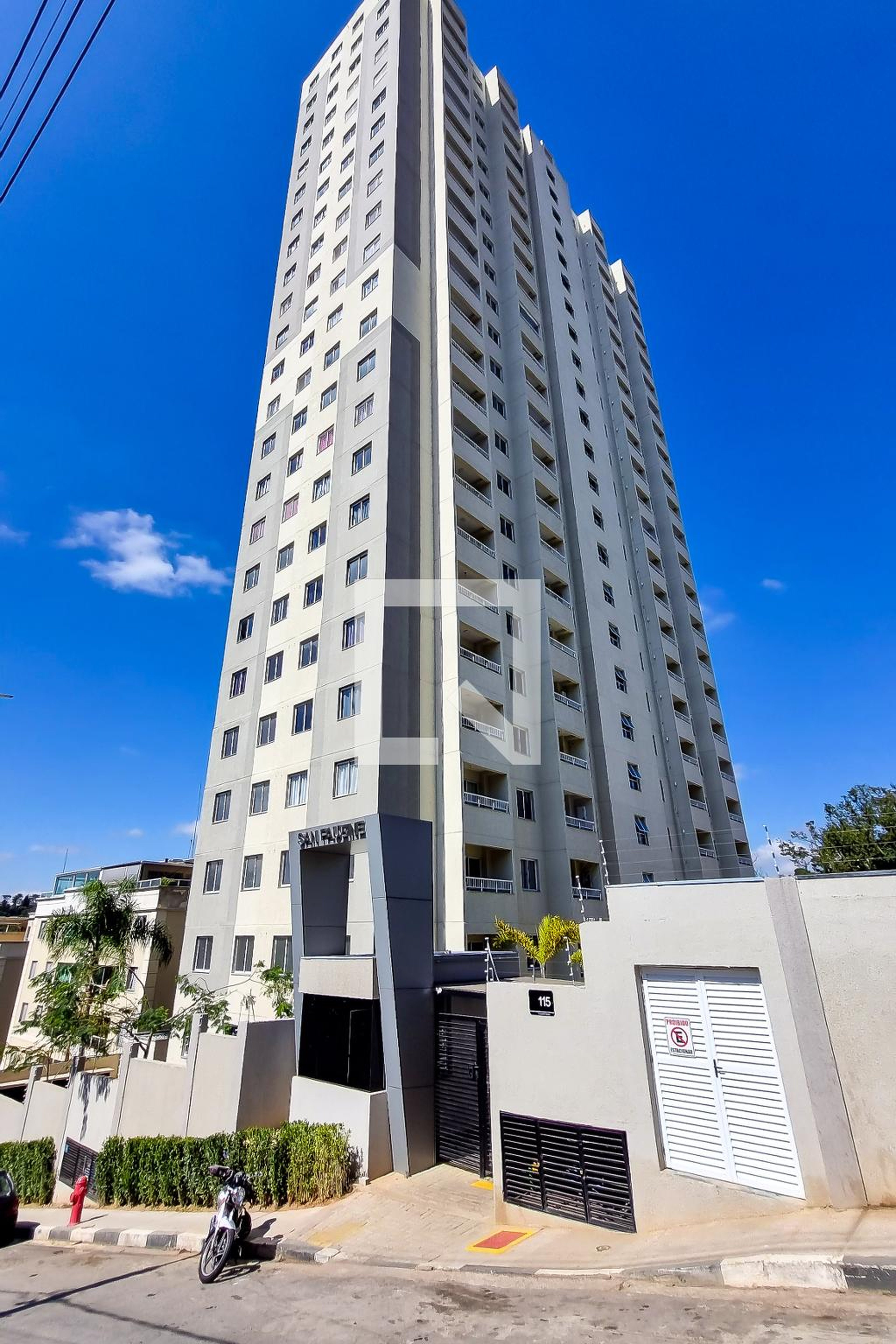 Fachada Condomínio em Rua Leandro Teixeira, 12