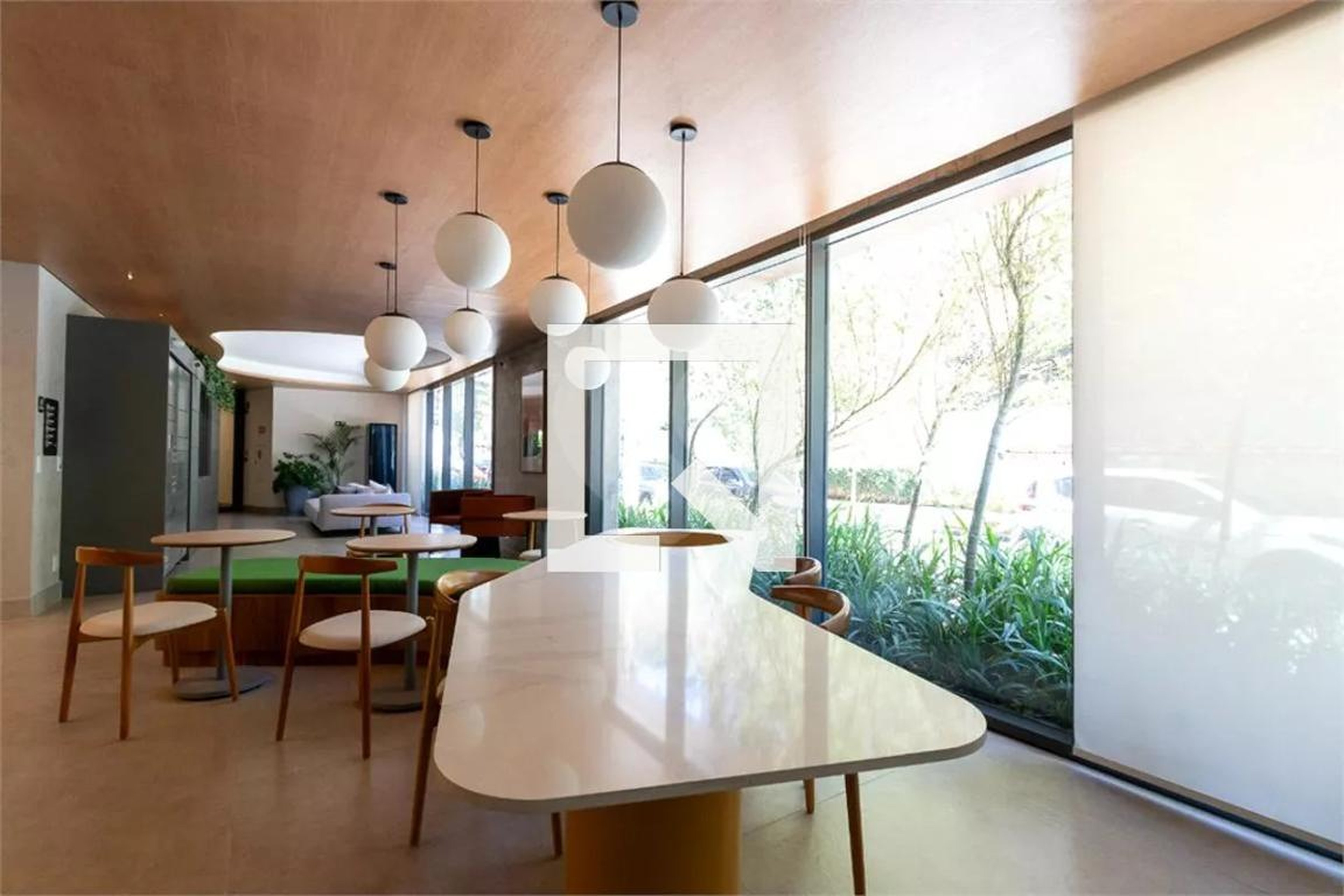 Hall Social - La Casa Pássaros e Flores