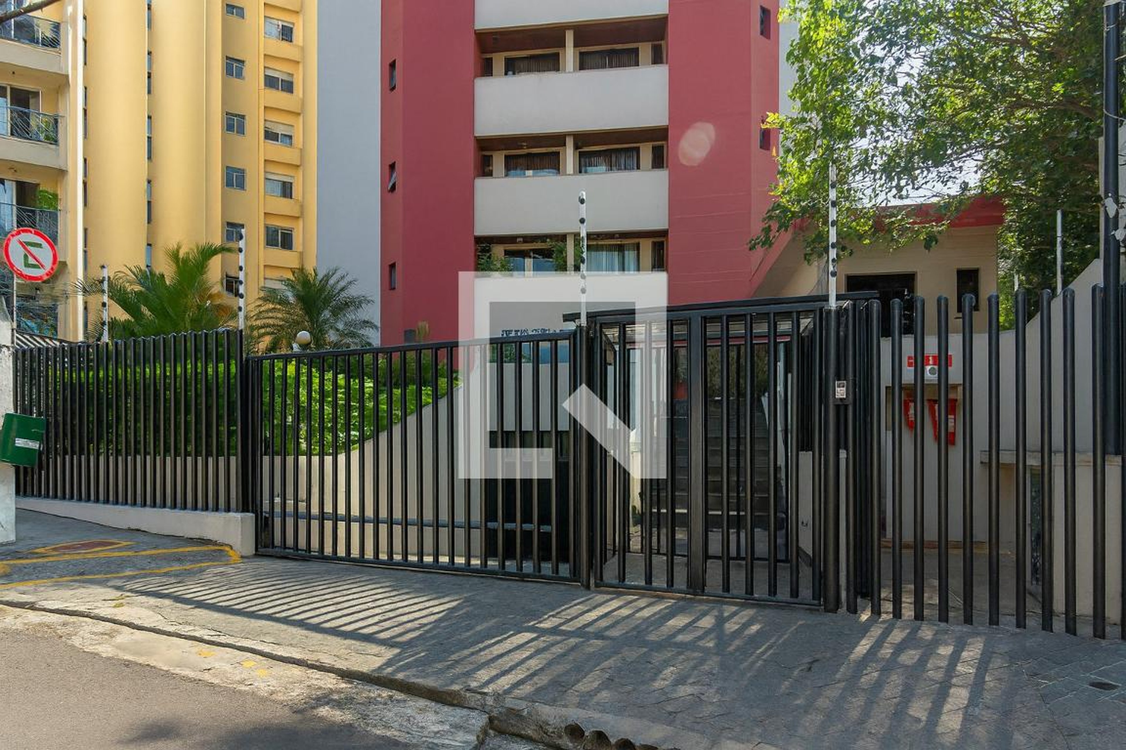 Fachada Condomínio Espaço dos Pinheiros