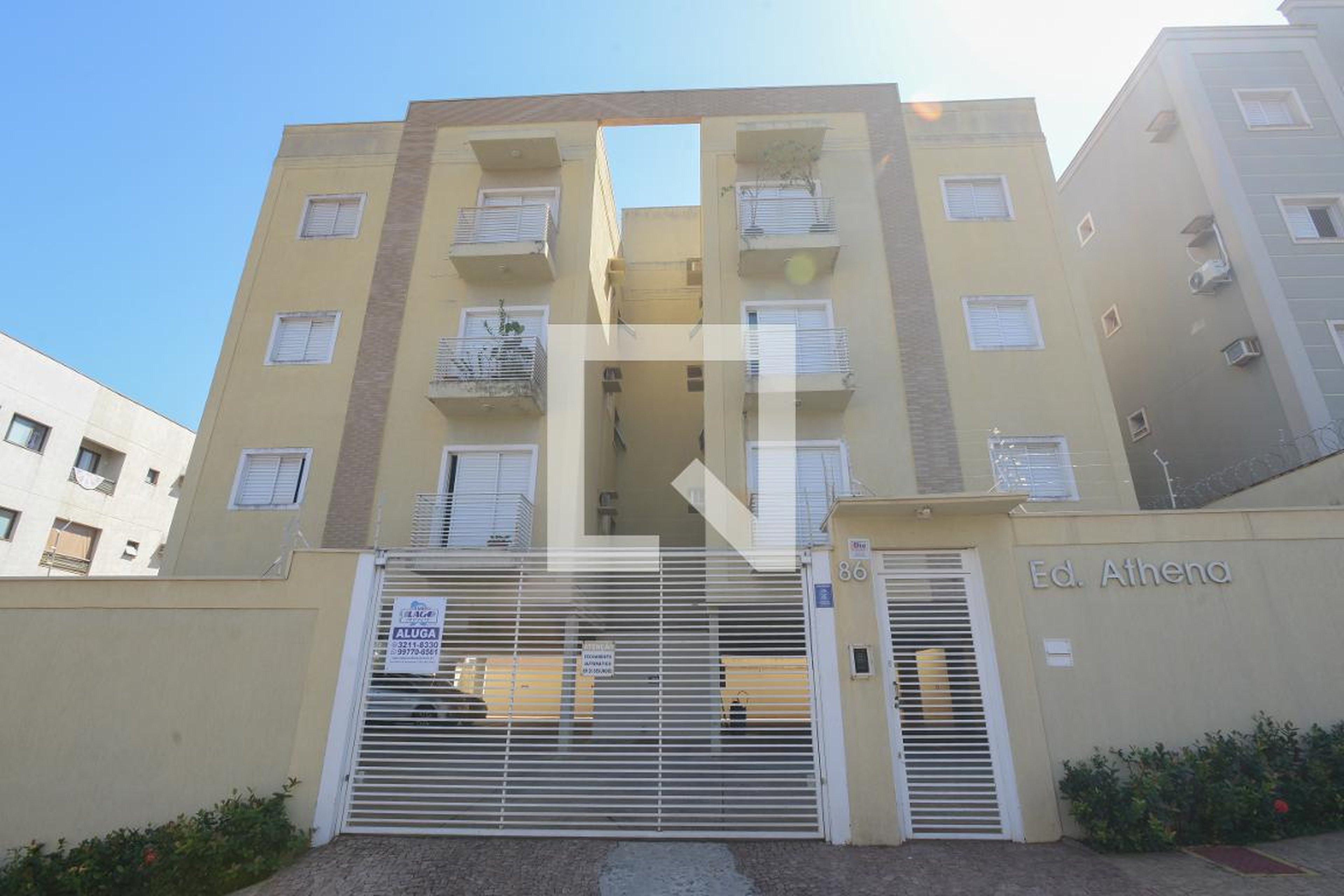 Fachada do Prédio Condomínio em Rua Wanda Bastos Santiago, 86