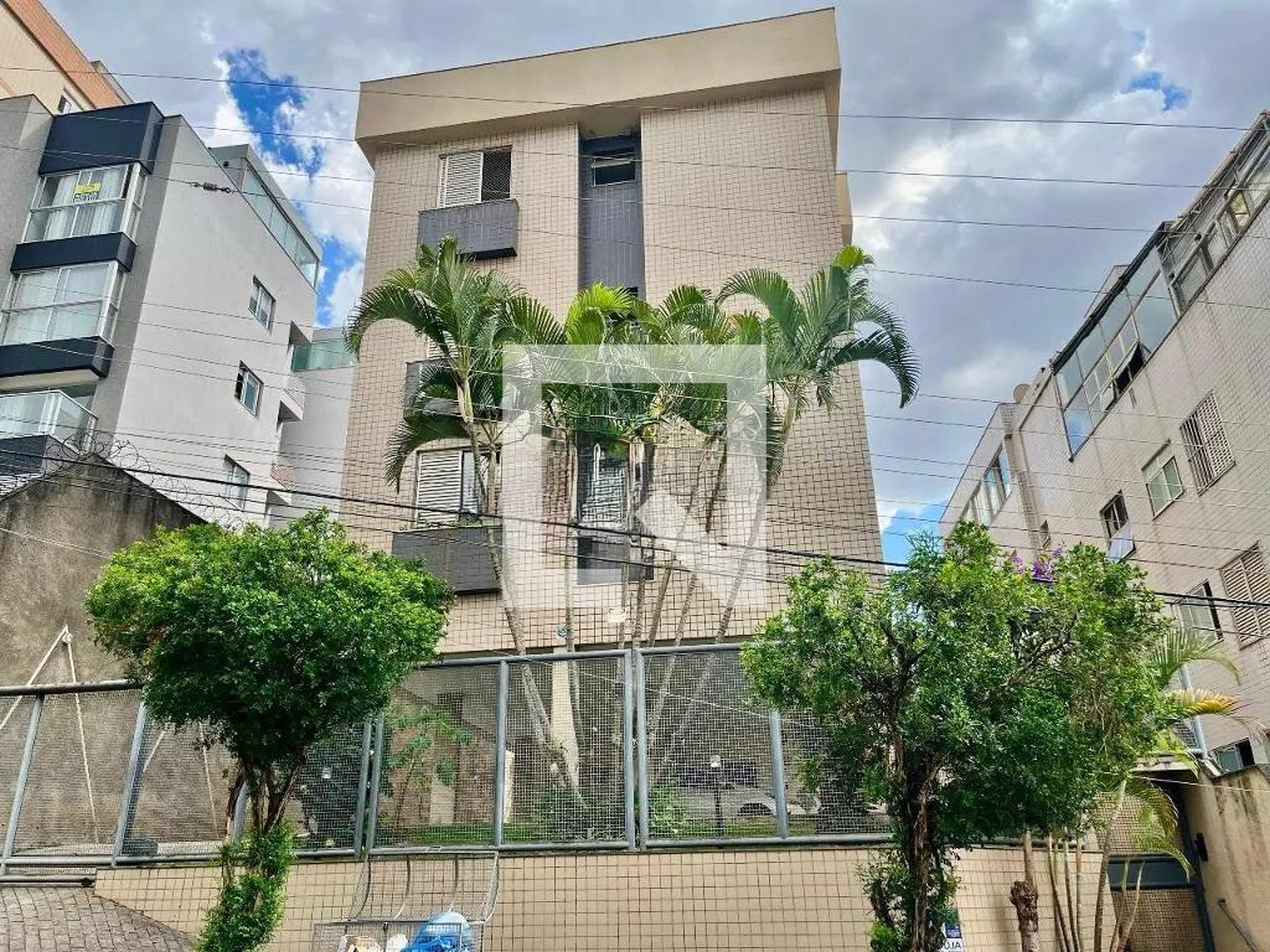 Fachada Condomínio em Rua Eugênio Vidigal Amaro, 40