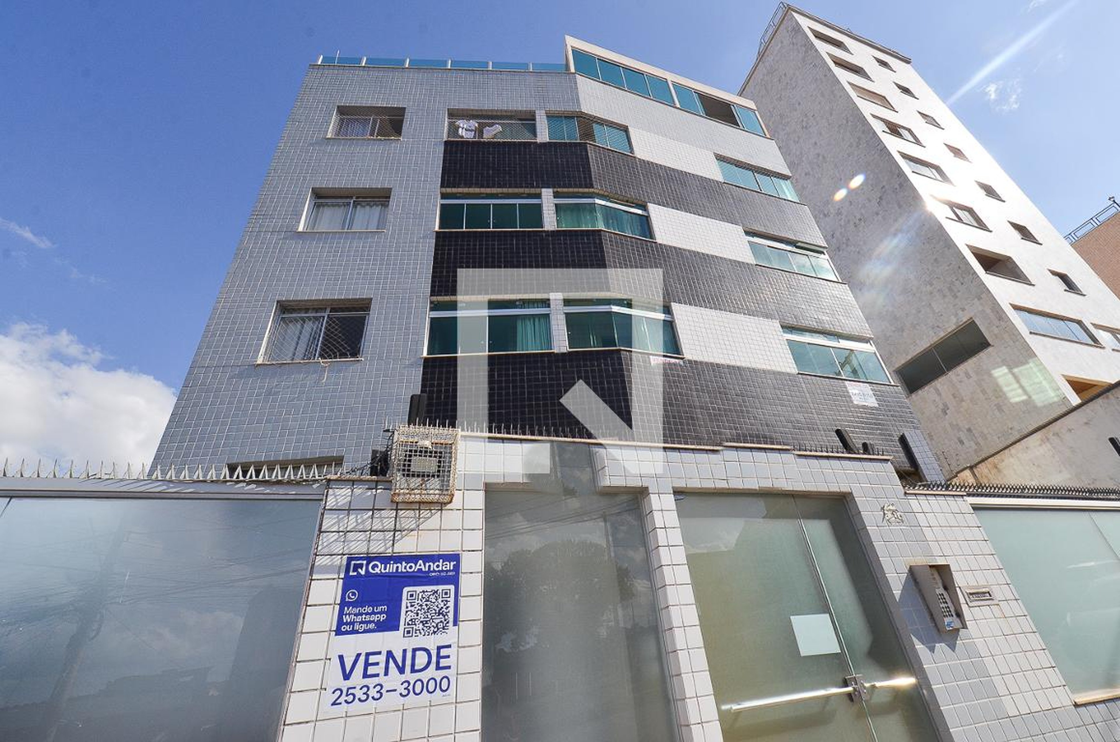 Fachada Condomínio em Rua Artur Alvim, 272