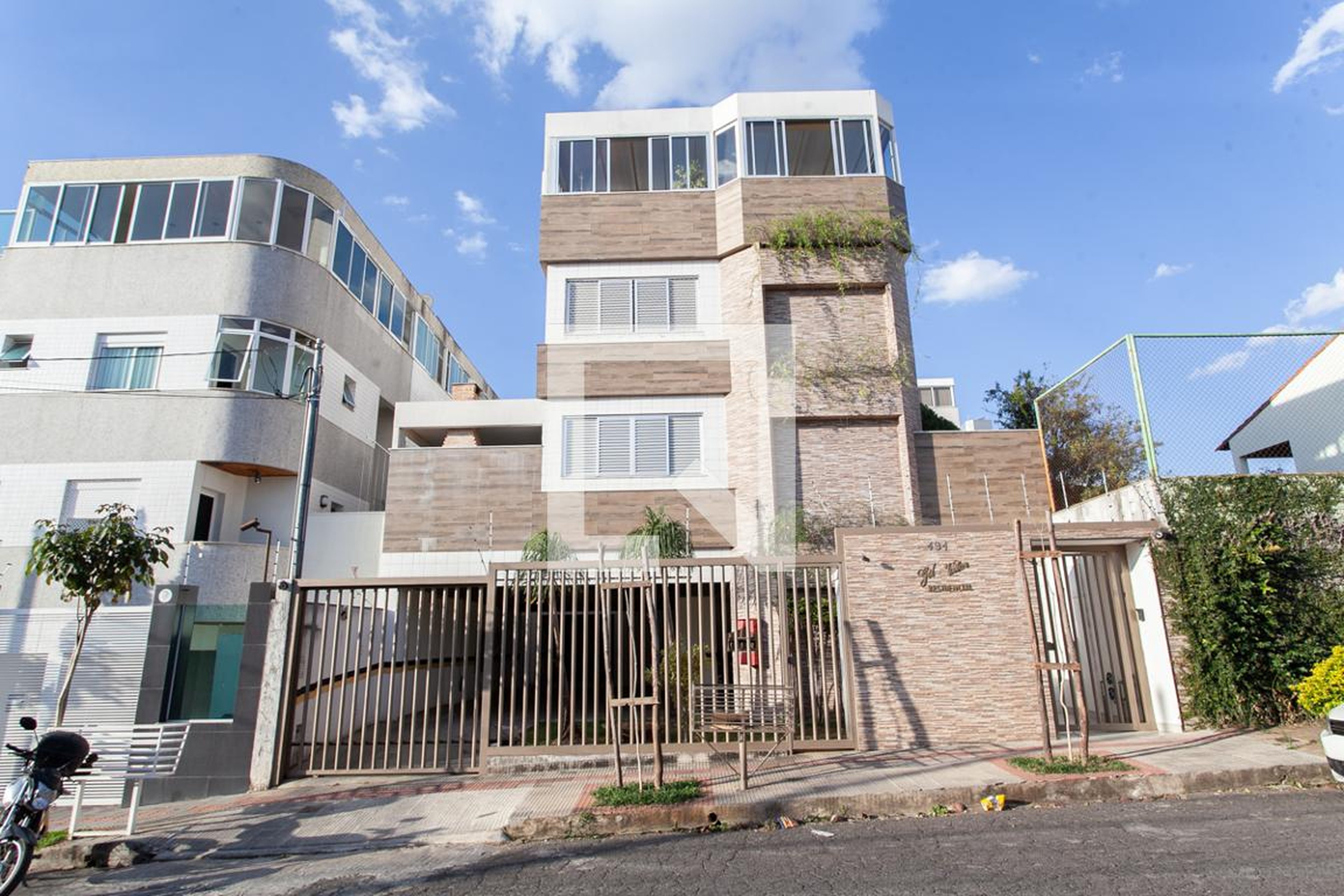 Fachada Condomínio em Rua Professor Ricardo Pinto, 494