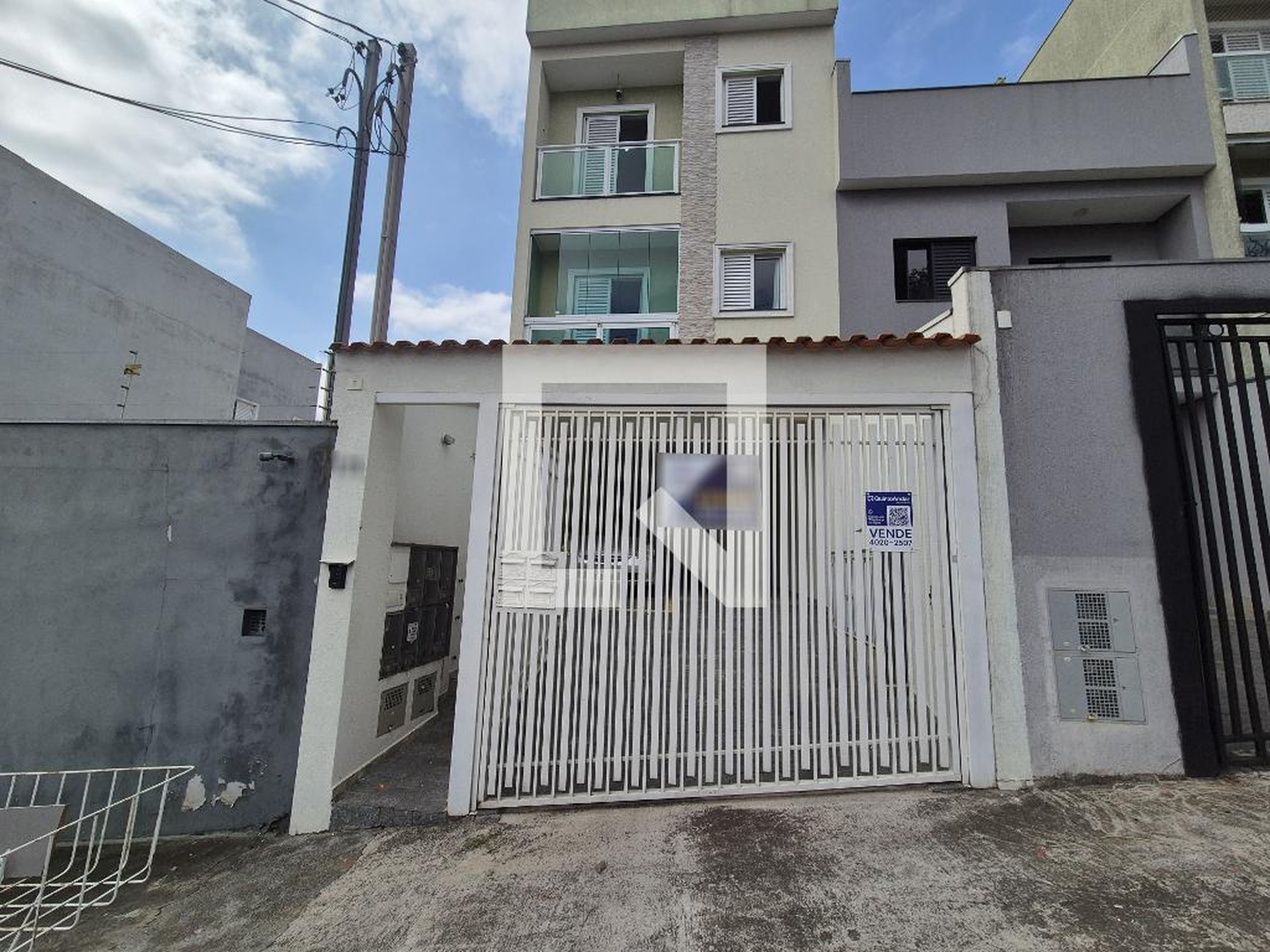 Fachada Condomínio em Rua Alberto Magno, 175