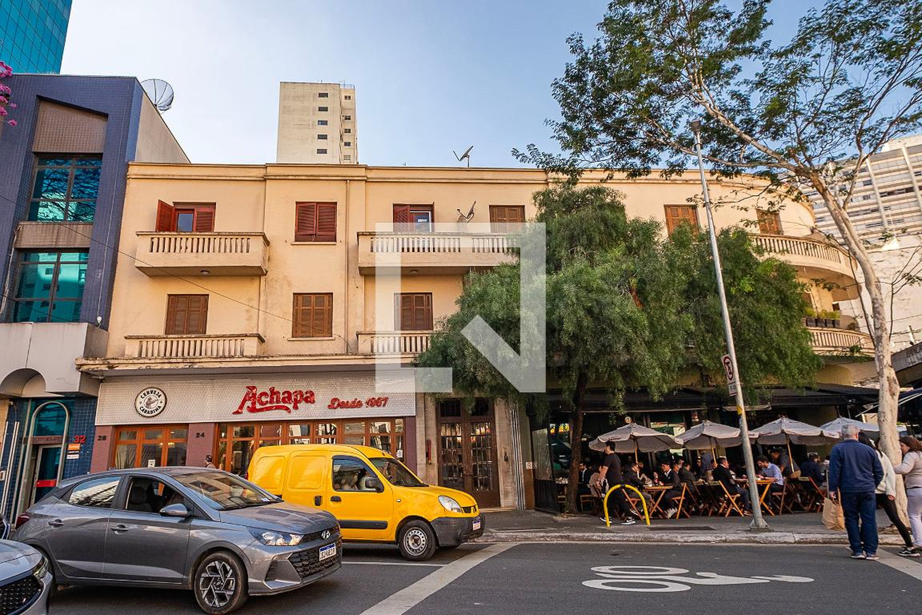 Fachada Condomínio em Alameda Santos, 18