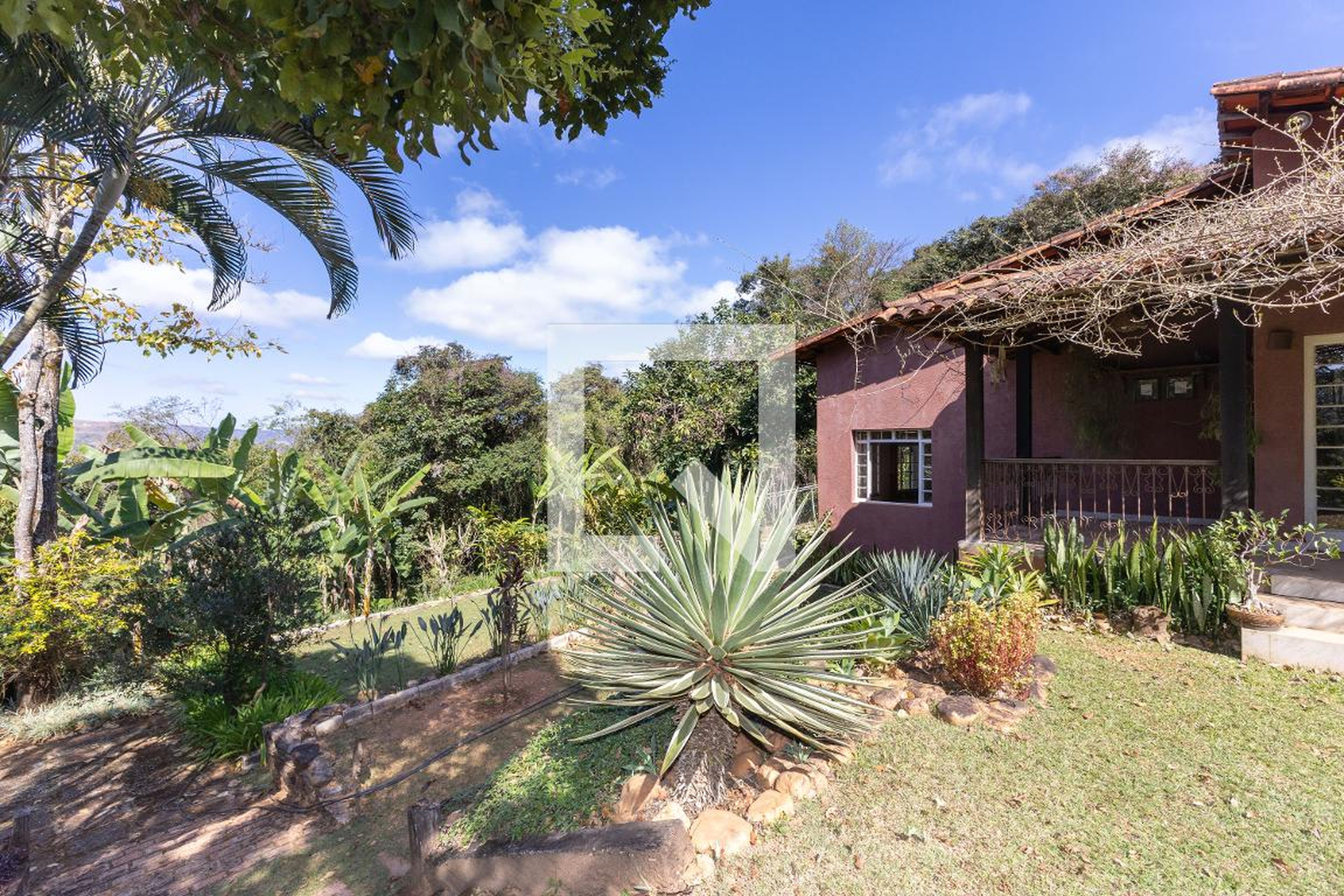 Fachada Condomínio em Rua Dos Ipês Amarelos, 715