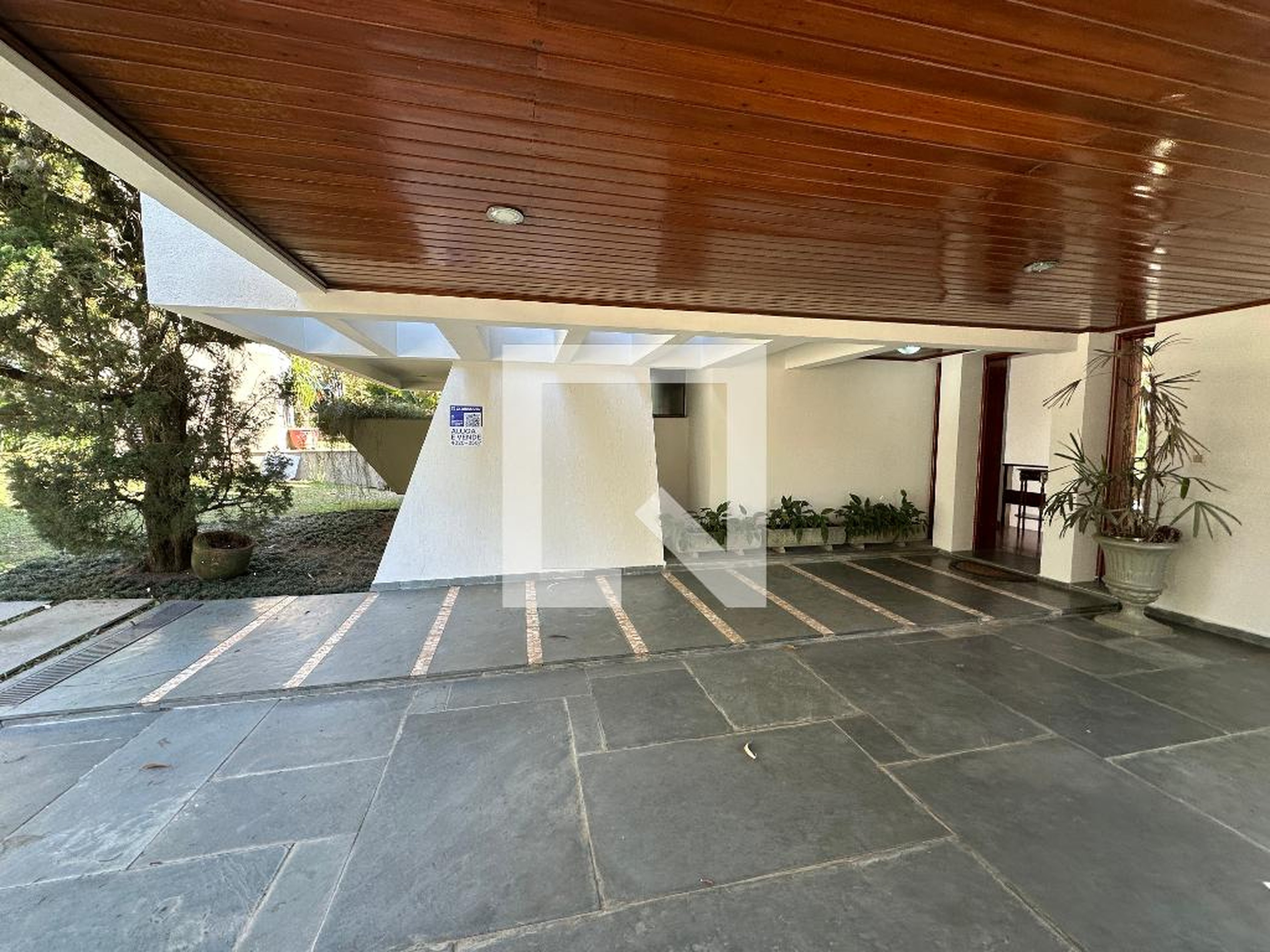 Fachada Condomínio em Alameda Rouxinol, 551