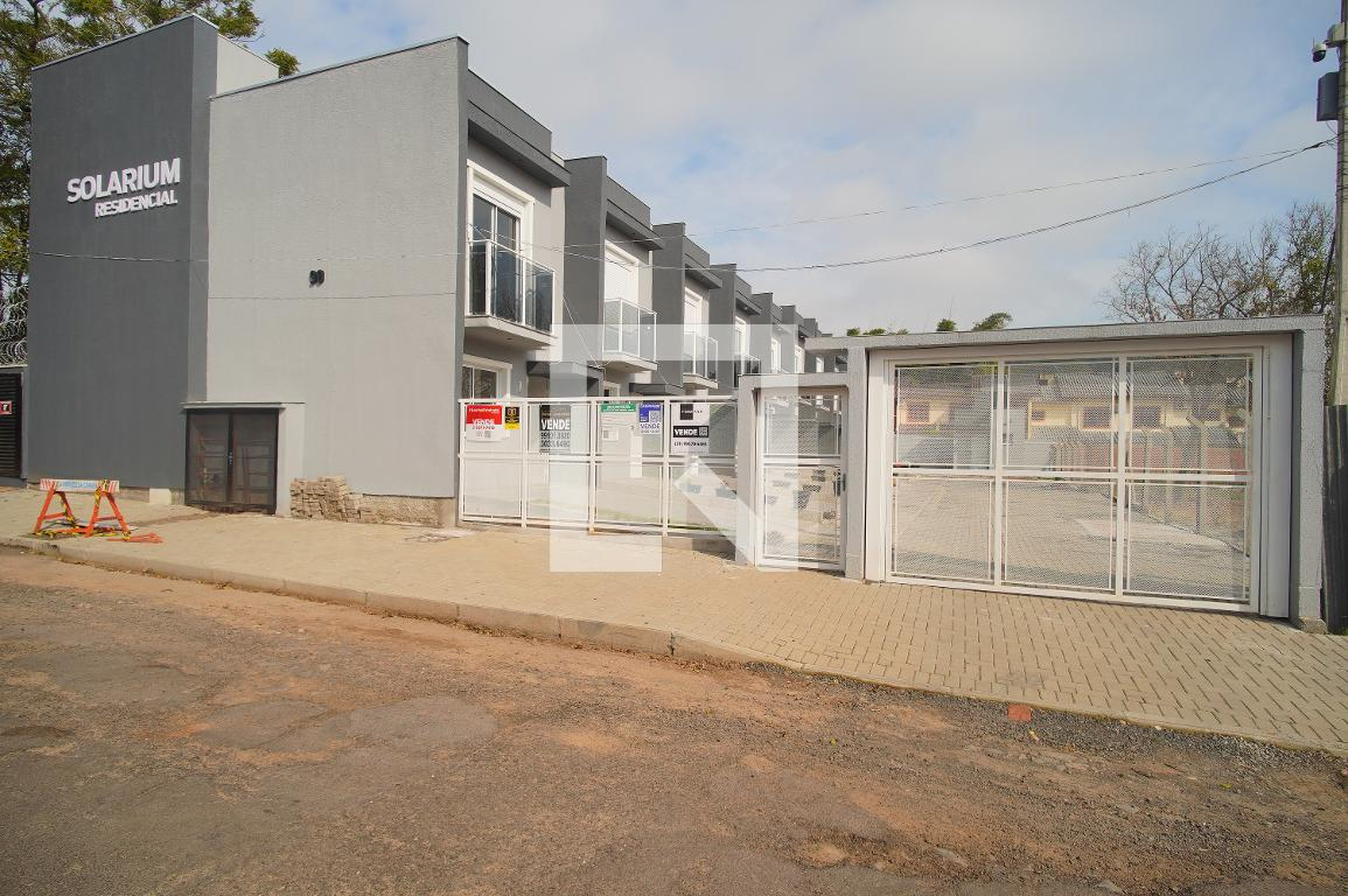 Fachada Condomínio em Rua Amantino Antônio Petefi, 90