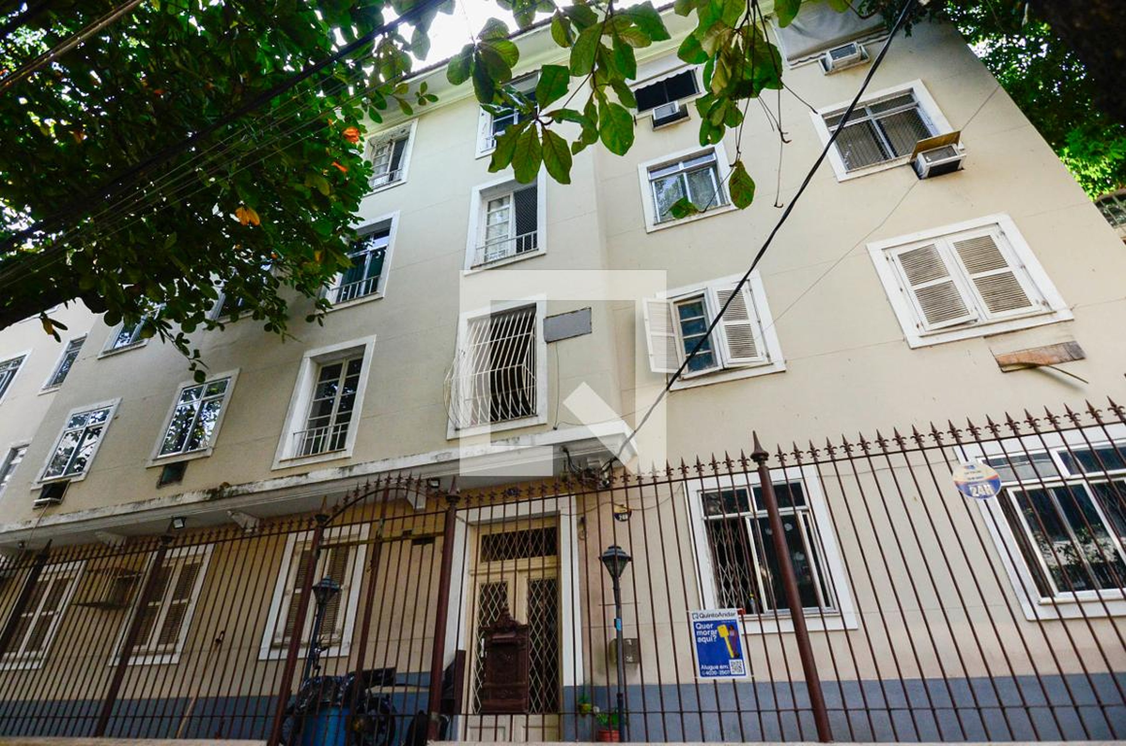 Fachada Condomínio em Rua Delgado de Carvalho, 87