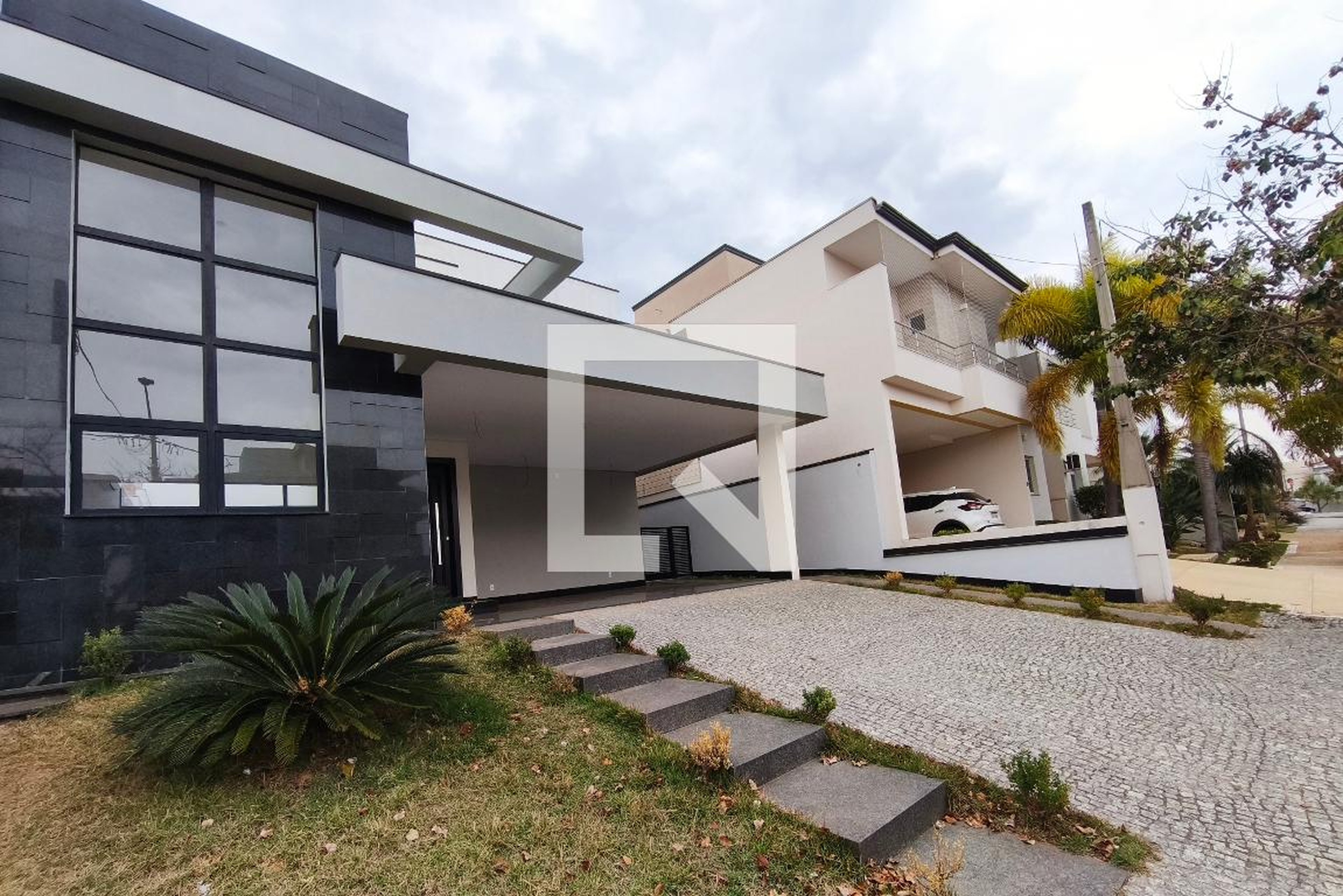 Fachada Condomínio em Rua Paulo Abacherli, 38