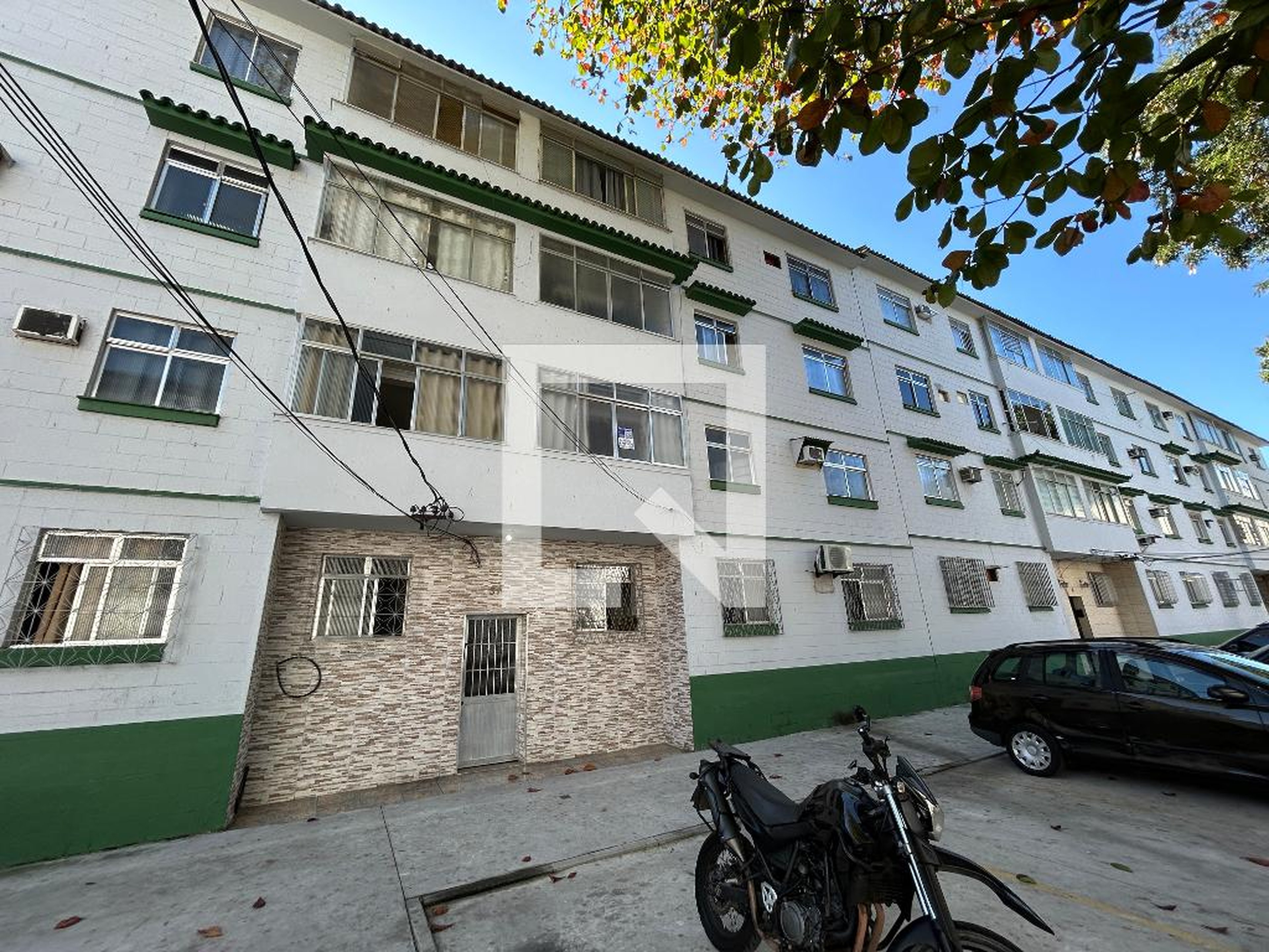 Fachada Condomínio em Rua Alberto Mendes Júnior, 31