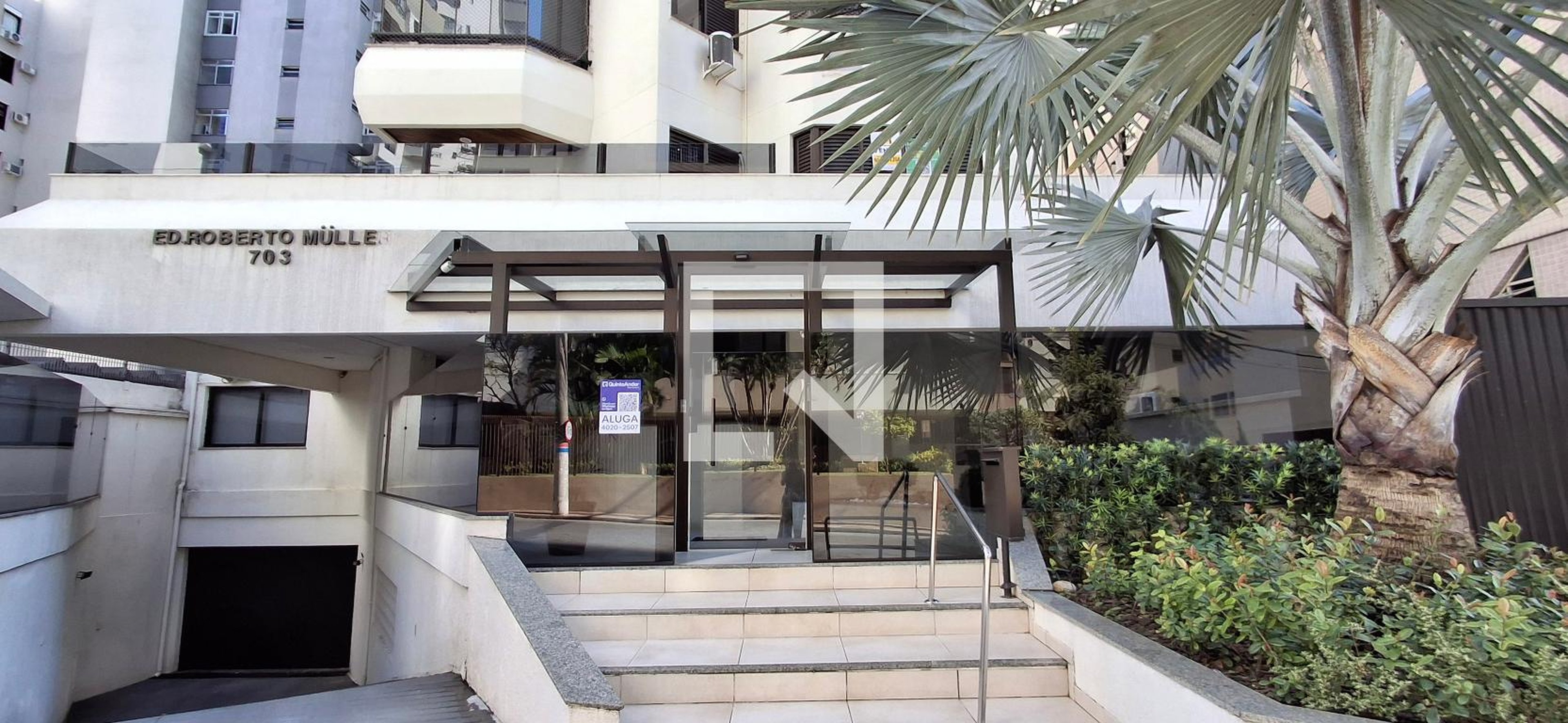 Fachada Condomínio Roberto Muller