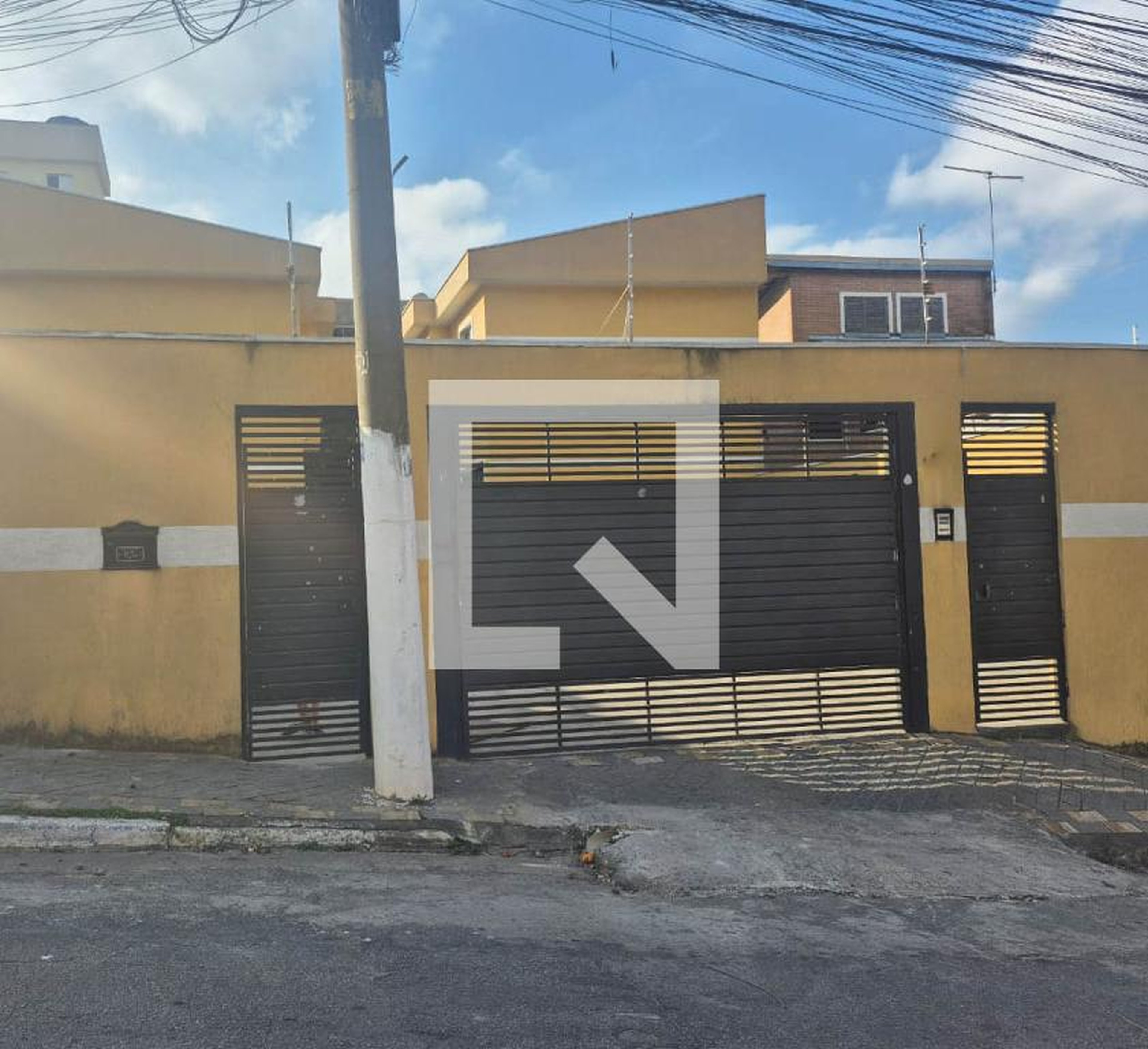 Fachada Condomínio em Rua Cecília Iter, 483