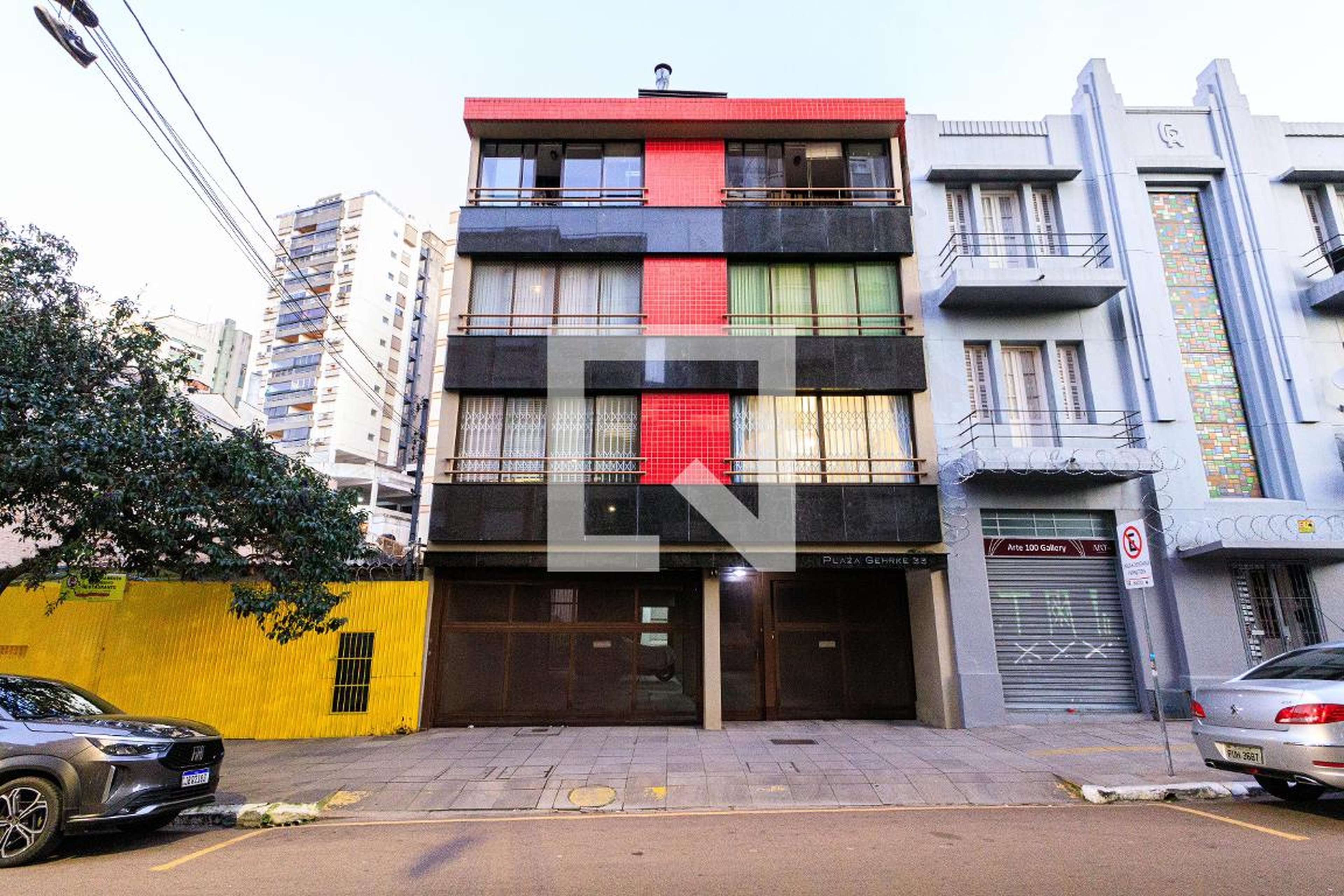 Fachada Condomínio em Avenida Cristóvão Colombo, 33