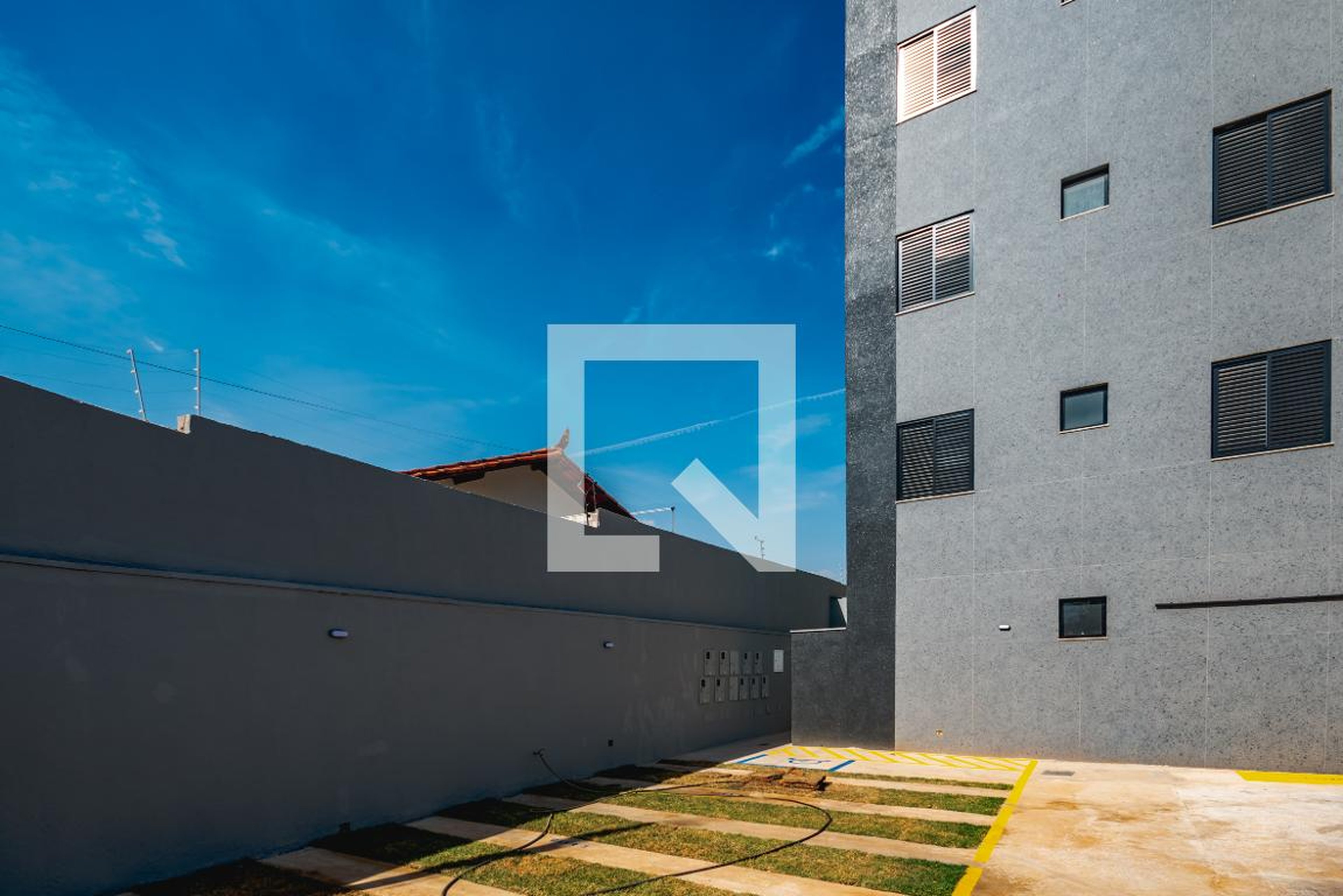 Fachada do Prédio Condomínio em Rua Lúcia Helena, 82