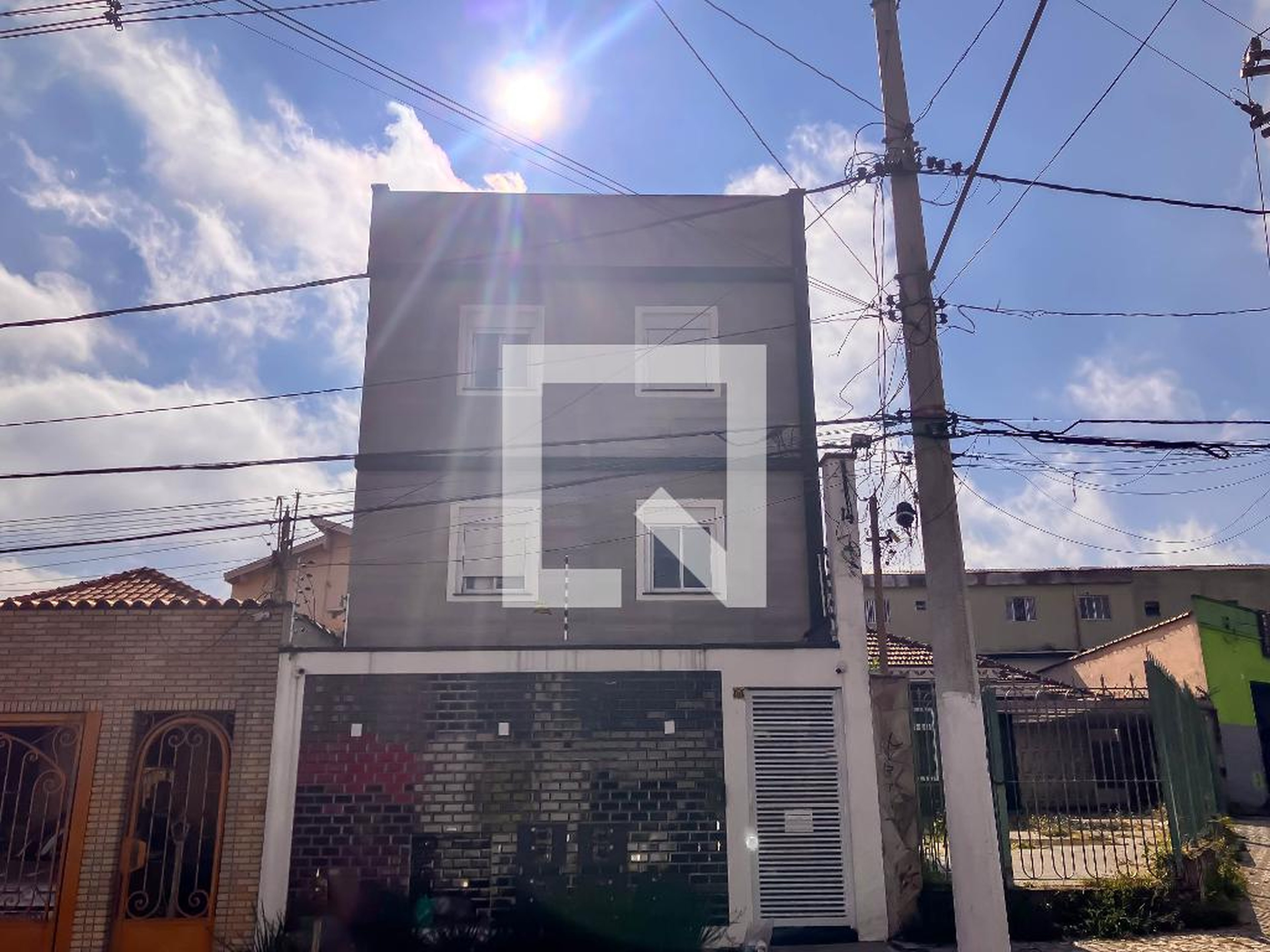 Fachada Condomínio em Rua Santa Batilde, 103