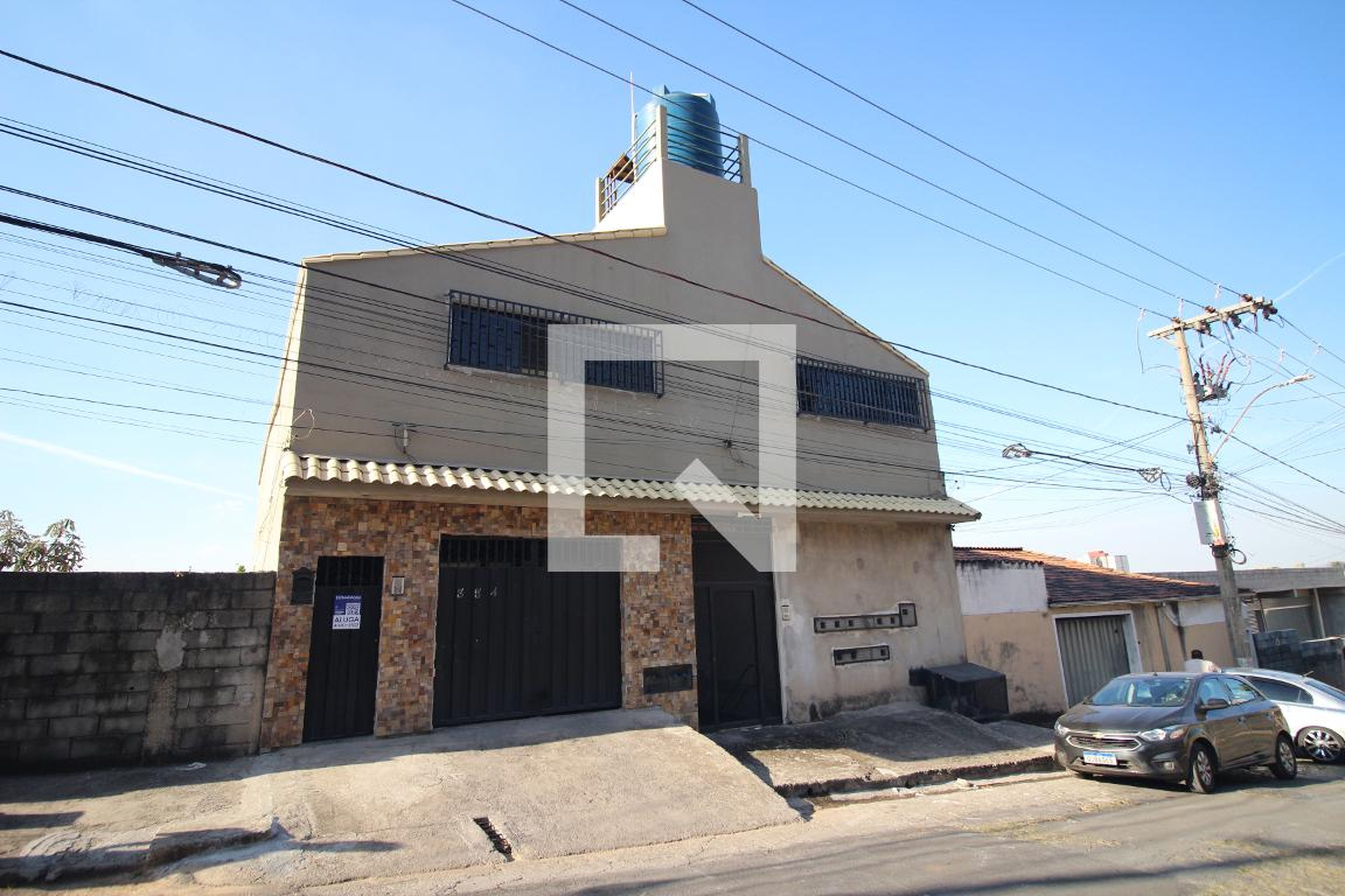 Fachada Condomínio em Rua Adorino Ferreira, 354