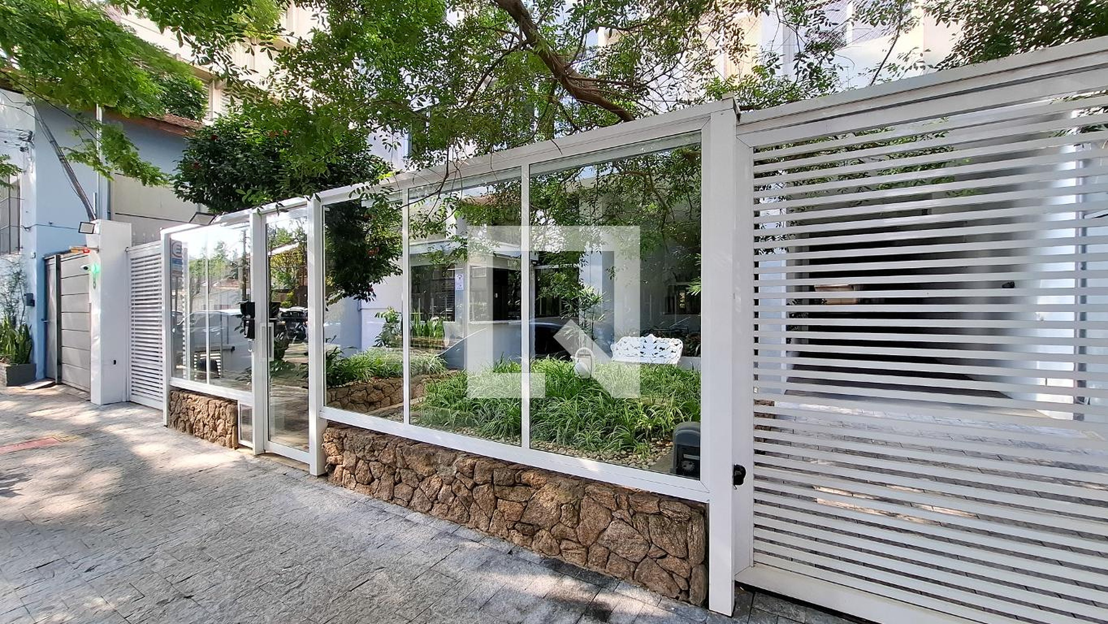 Fachada do Prédio Condomínio Maiara