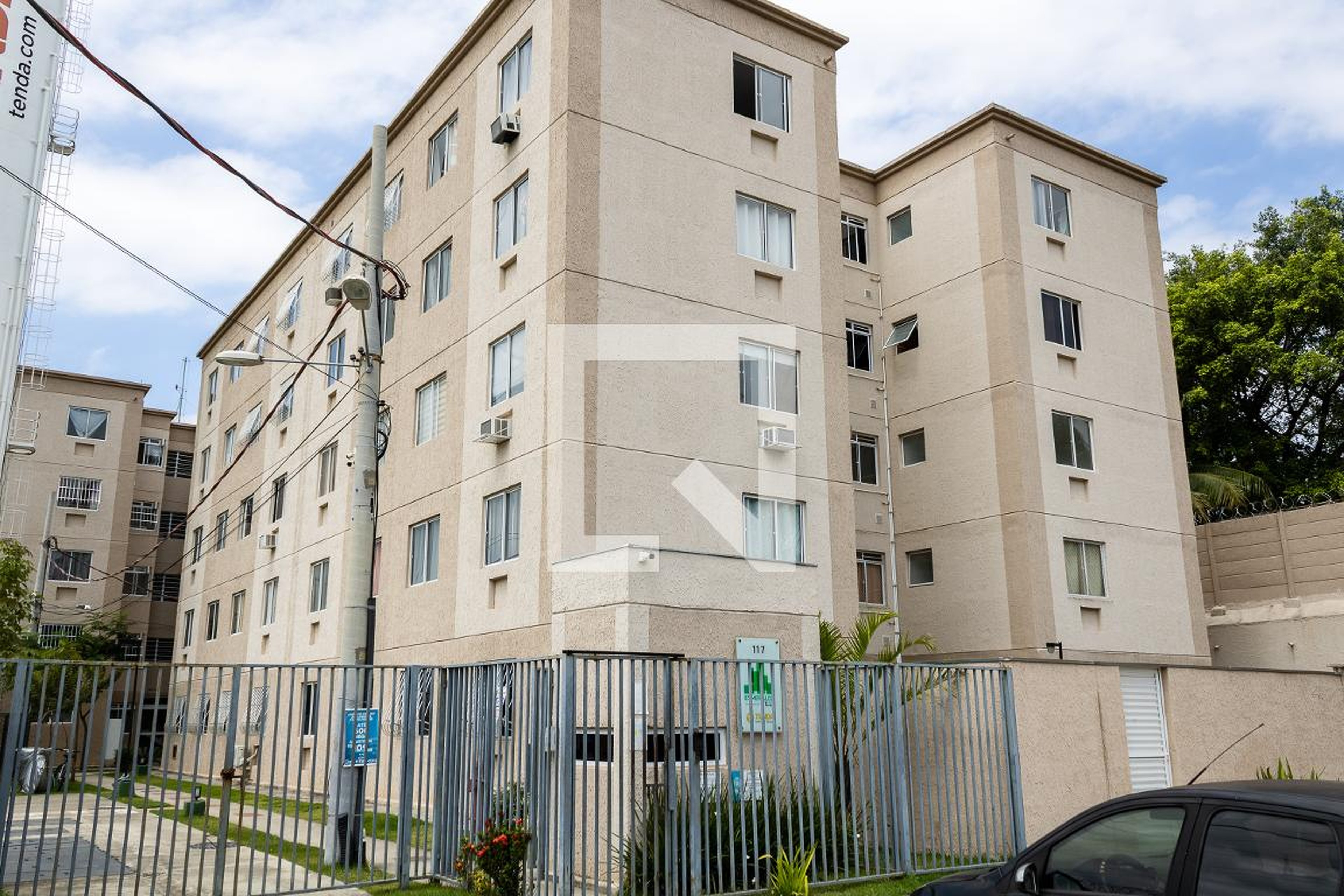 Fachada do Condomínio Condomínio Esmeralda Ville