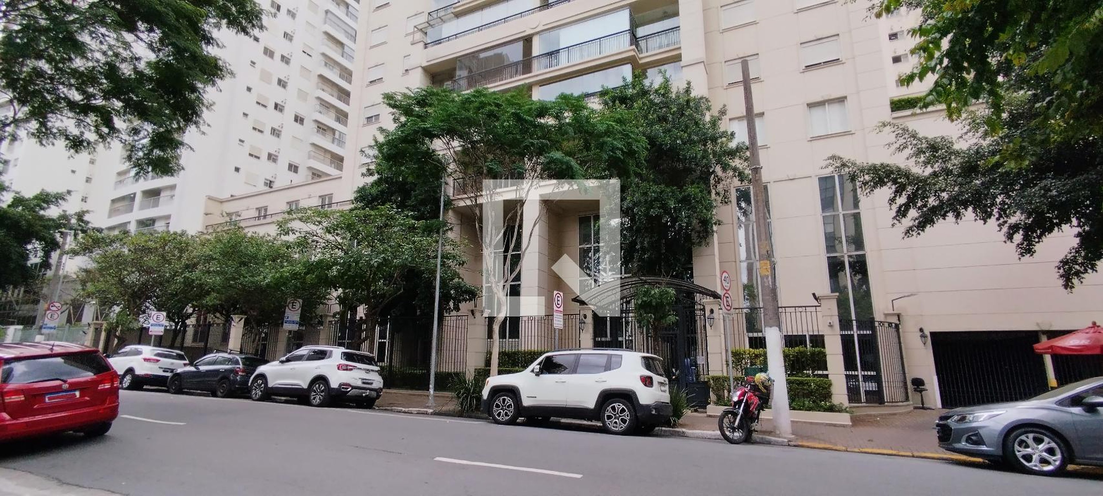 Fachada Condomínio Le Crillon