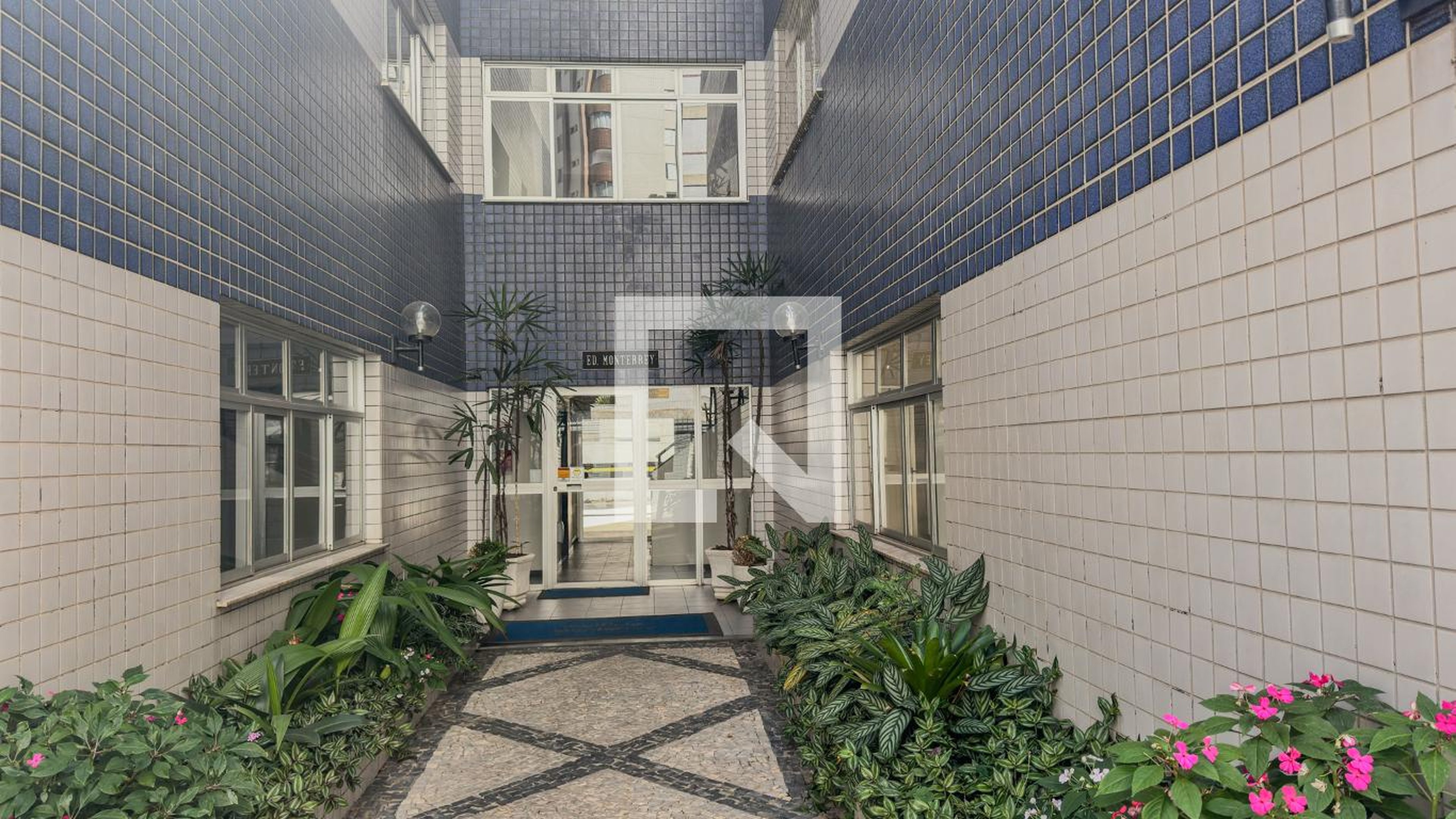 Fachada Condomínio em Rua Gonçalves Veloso, 248