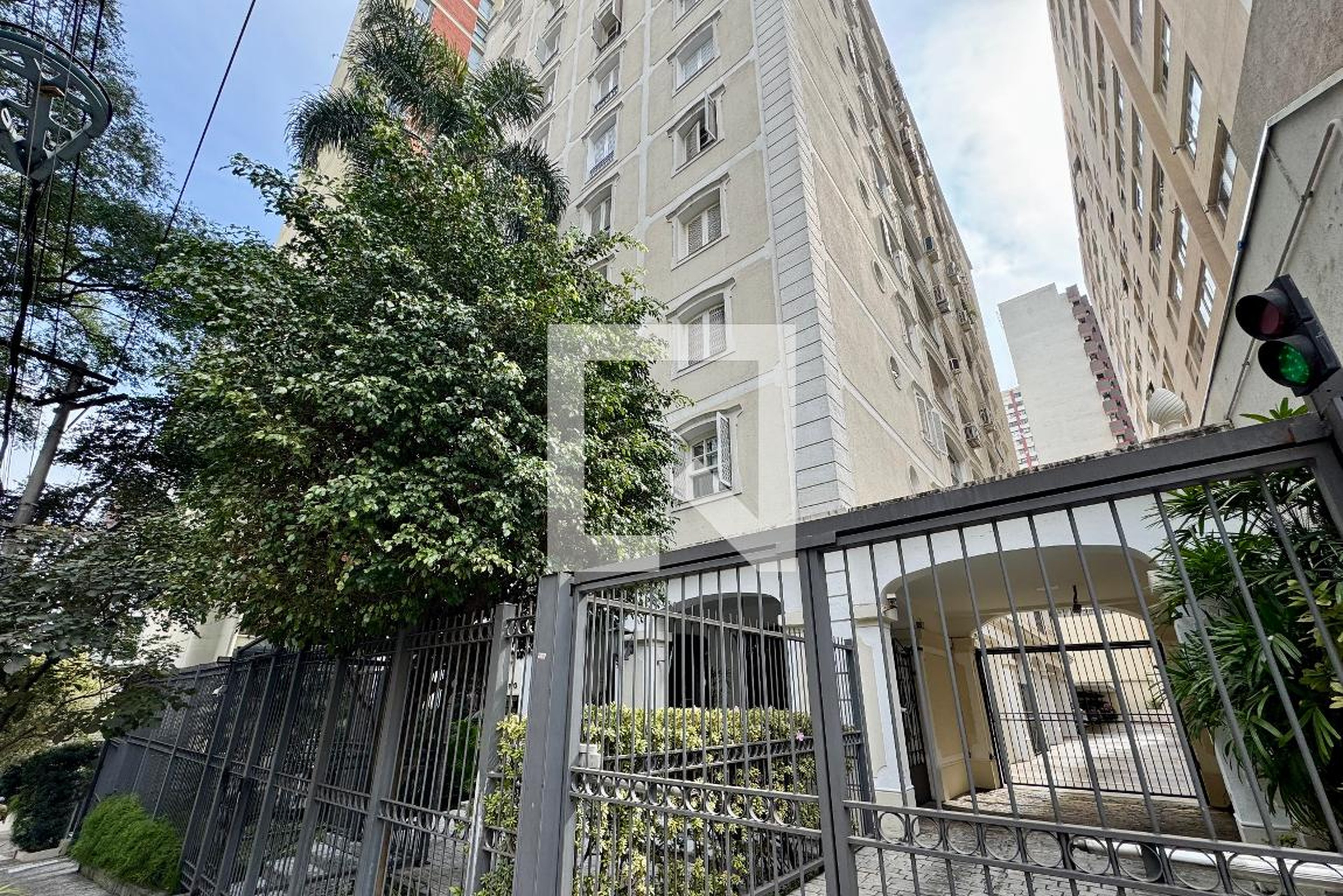 Fachada Condomínio em Rua Bela Cintra, 1769