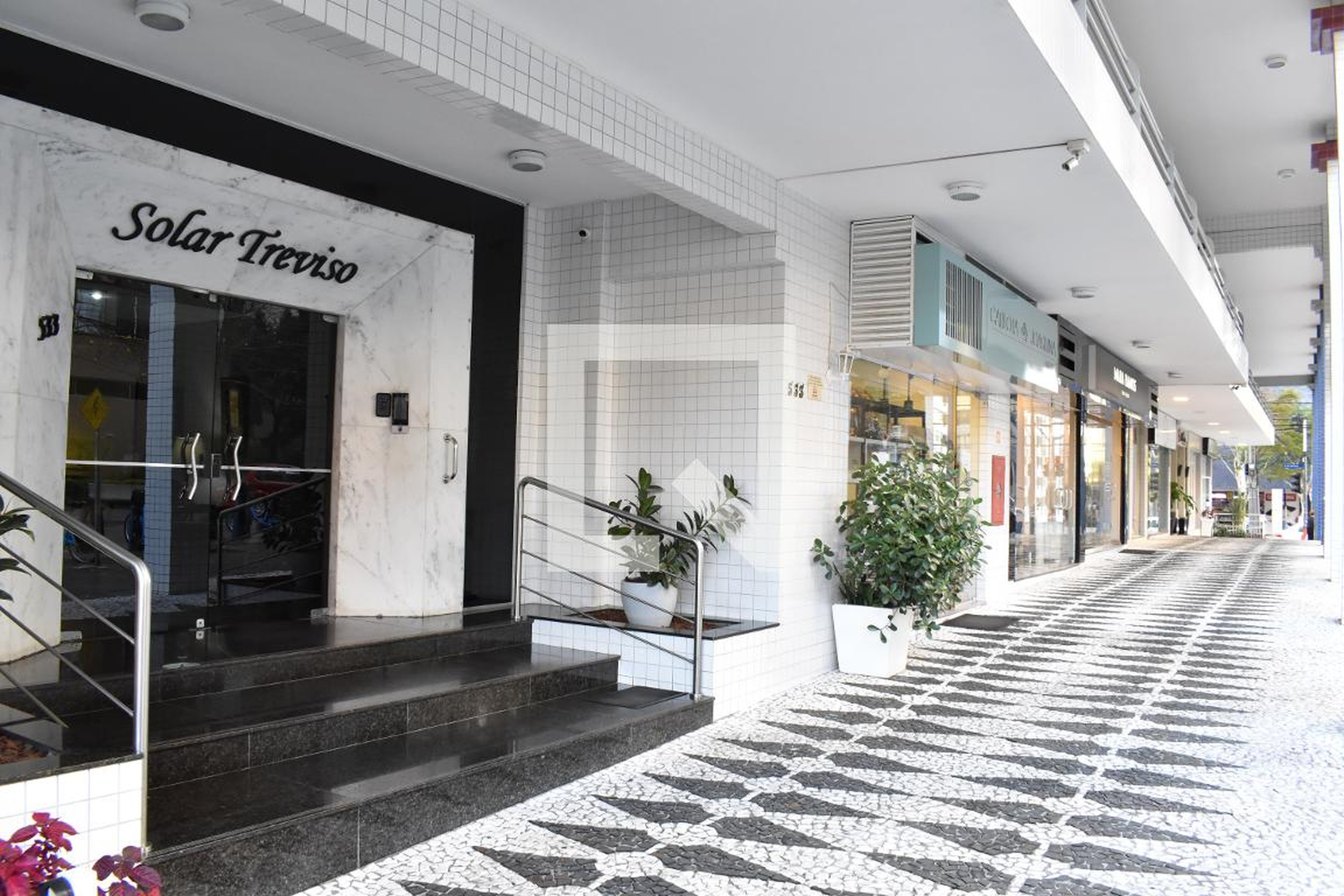 Fachada Condomínio em Rua Gastão Câmara, 533