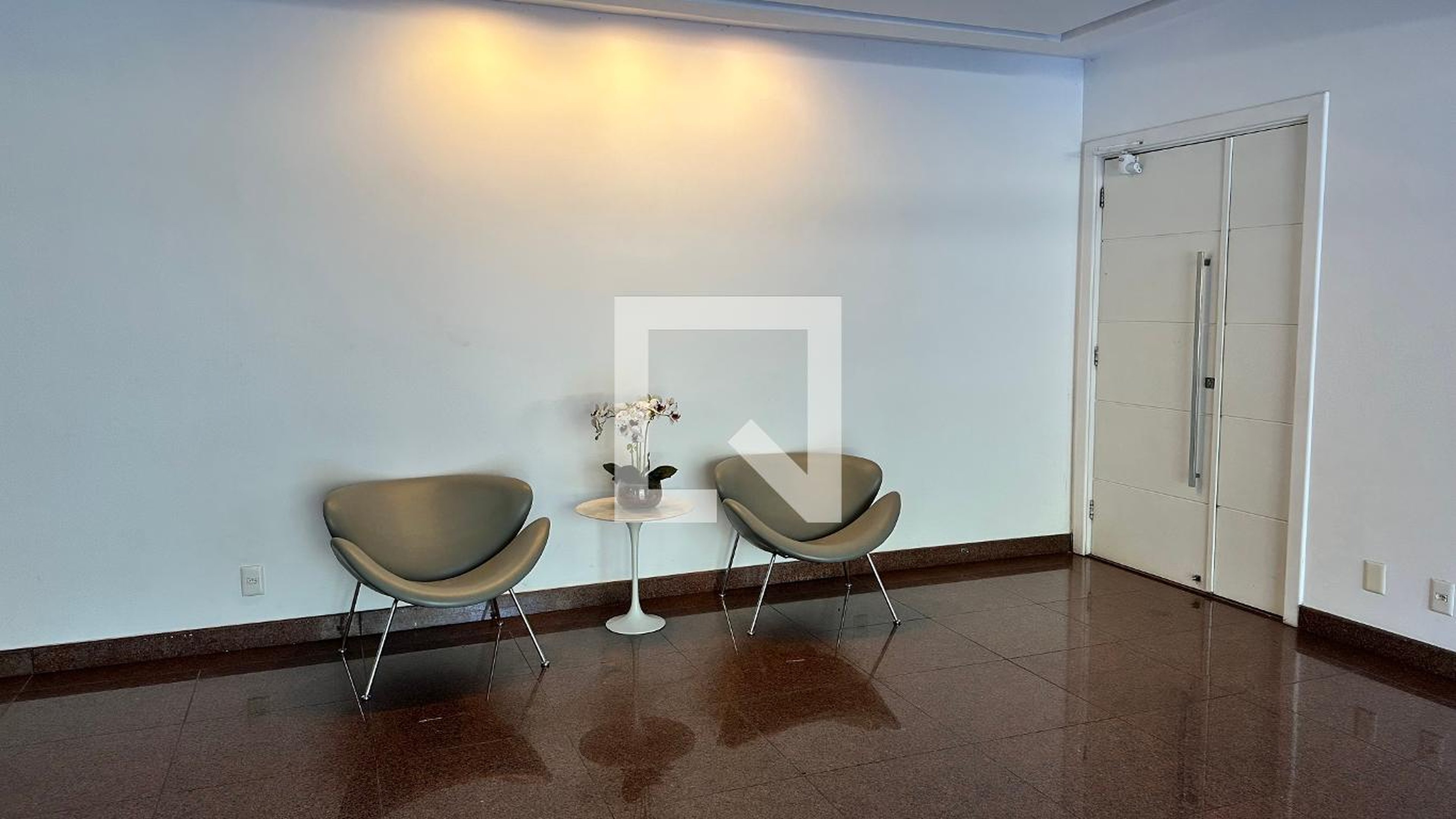 Hall de entrada Condomínio em Rua Ministro Lafayette Andrada, 11000