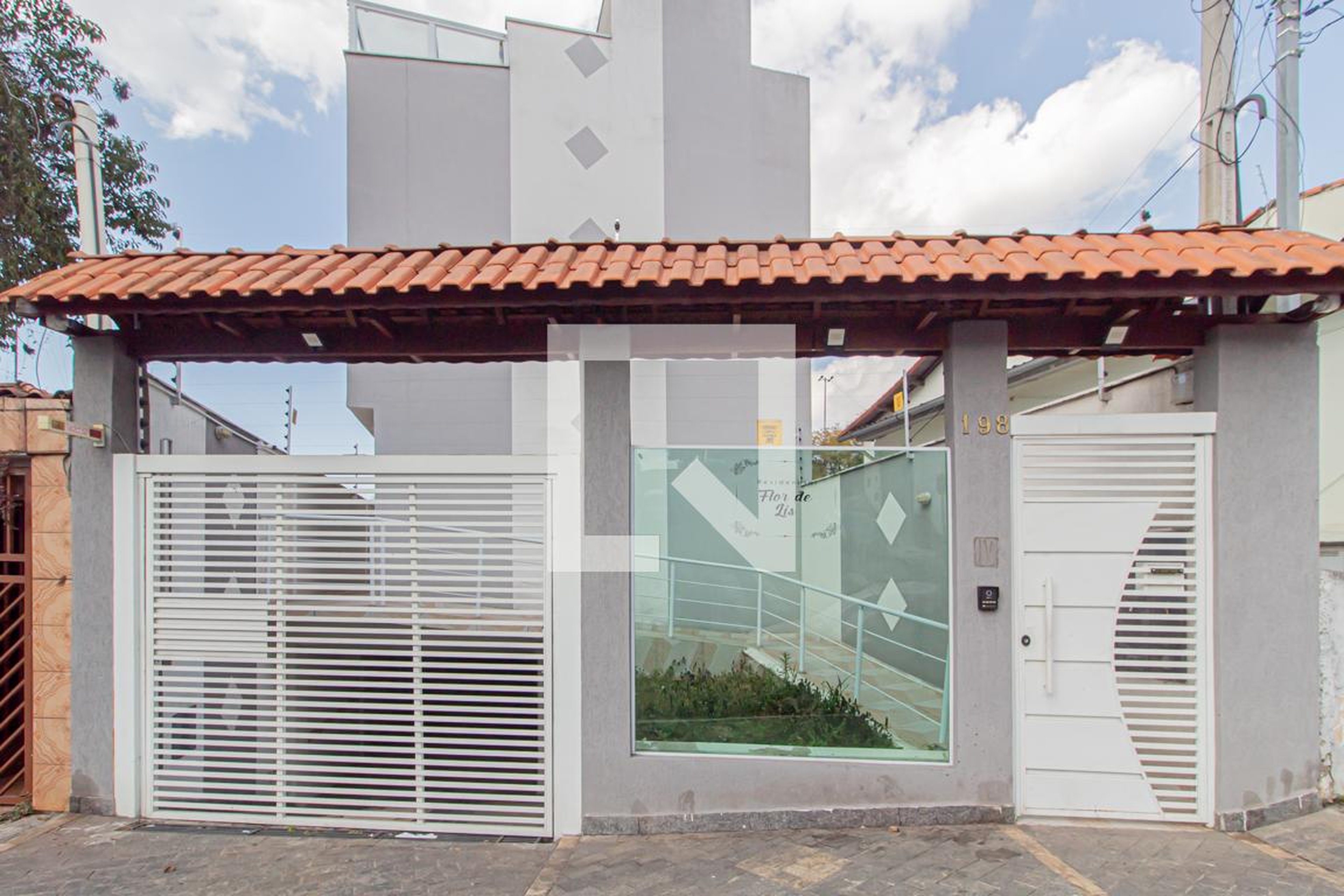 Fachada Condomínio em Rua Mercedes Lopes, 198