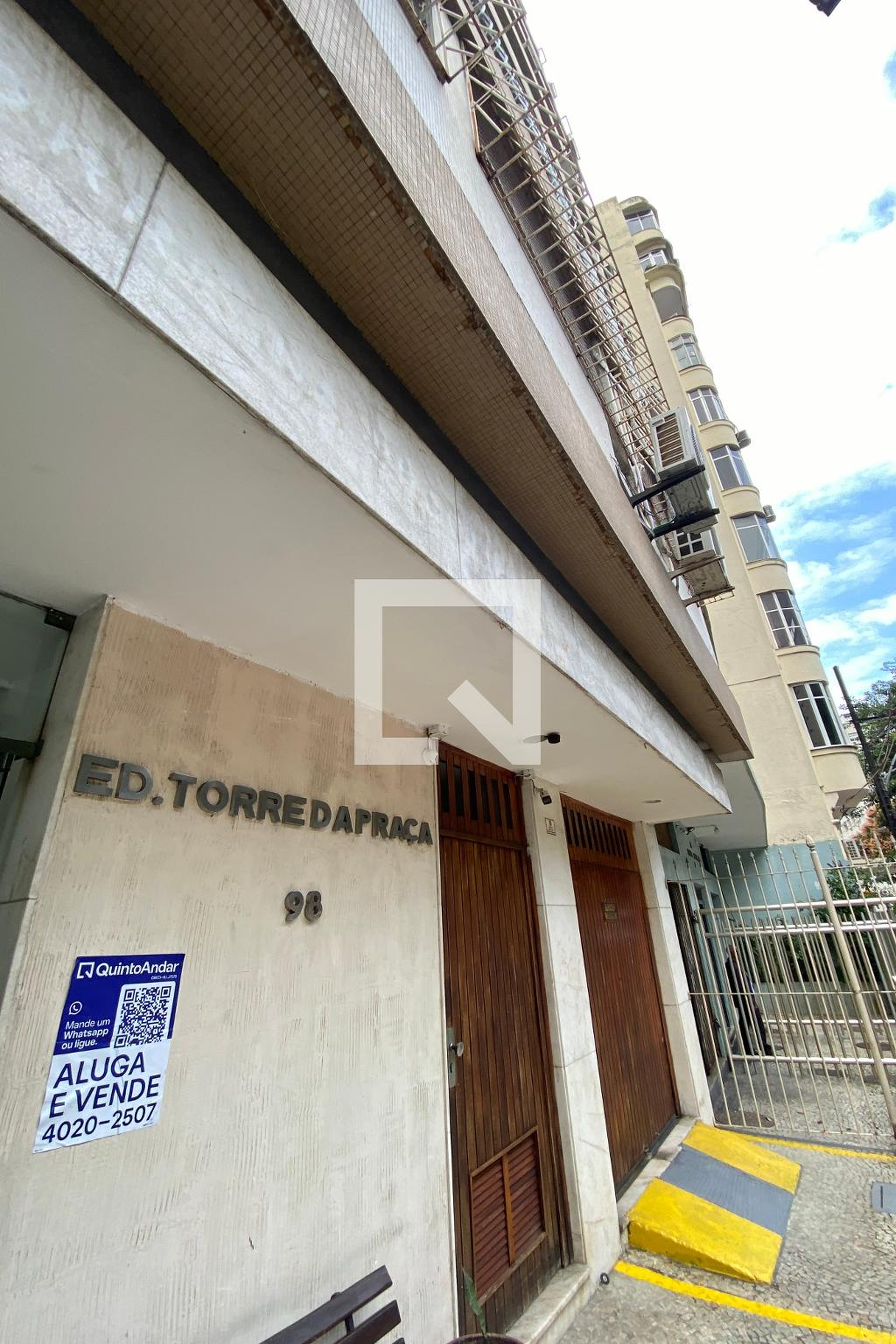 Fachada Condomínio em Praça Vereador Rocha Leão, 98