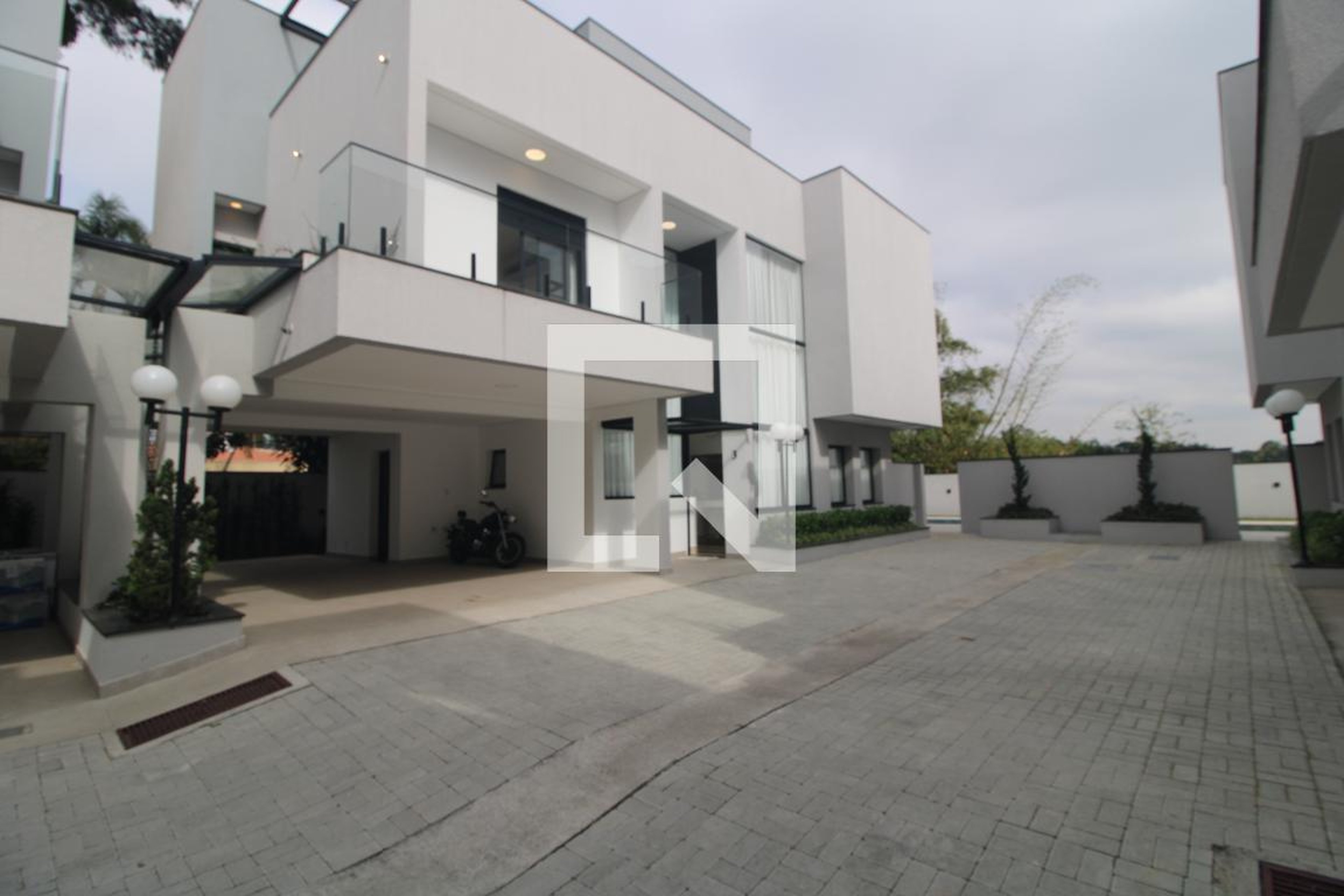 Fachada Condomínio em Rua Carlos Baptista de Magalhães, 257