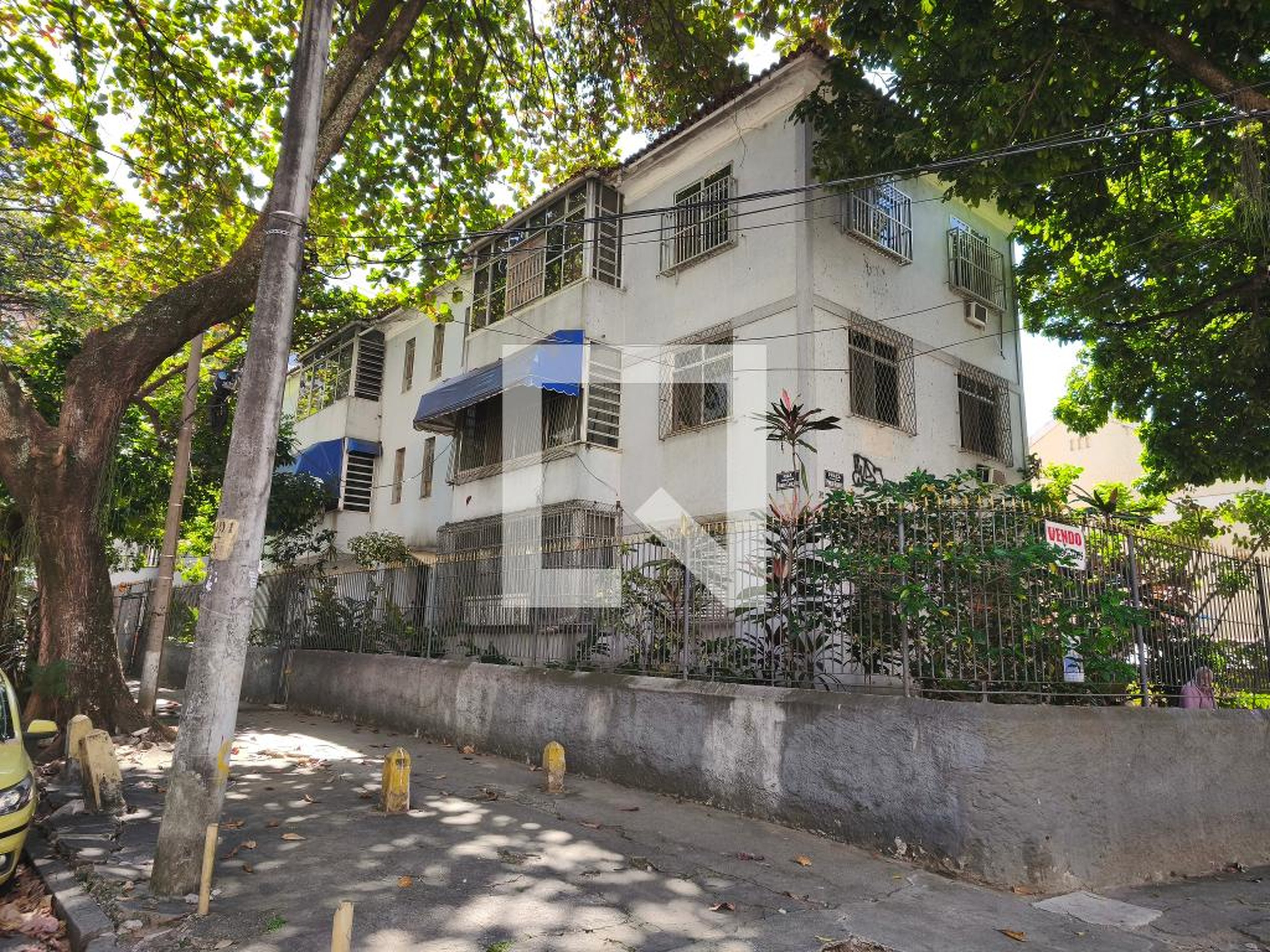 Fachada do Prédio Condomínio em Praça Professor Pinheiro Guimarães, 32