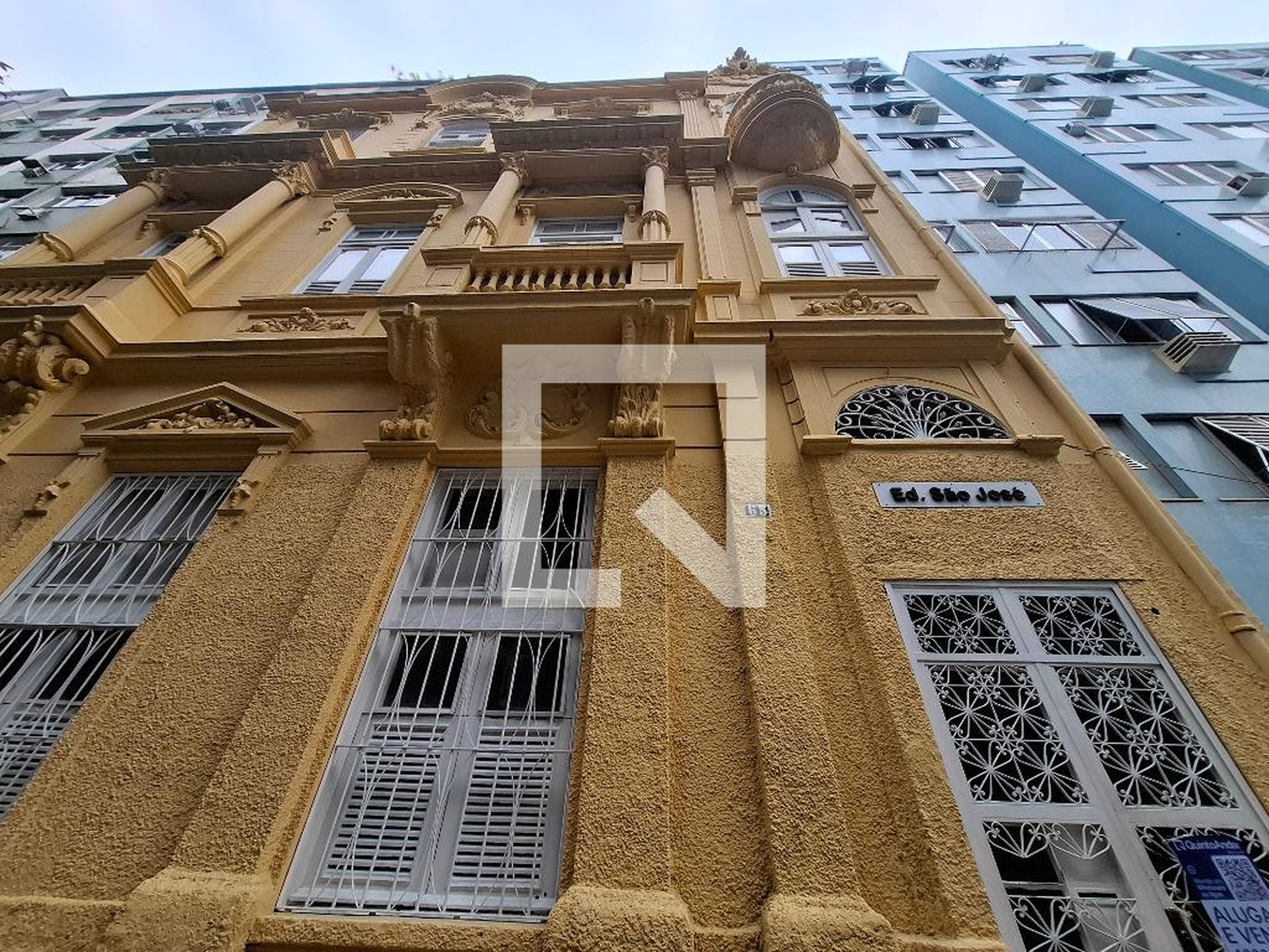 Fachada Condomínio em Rua Correia Dutra, 65