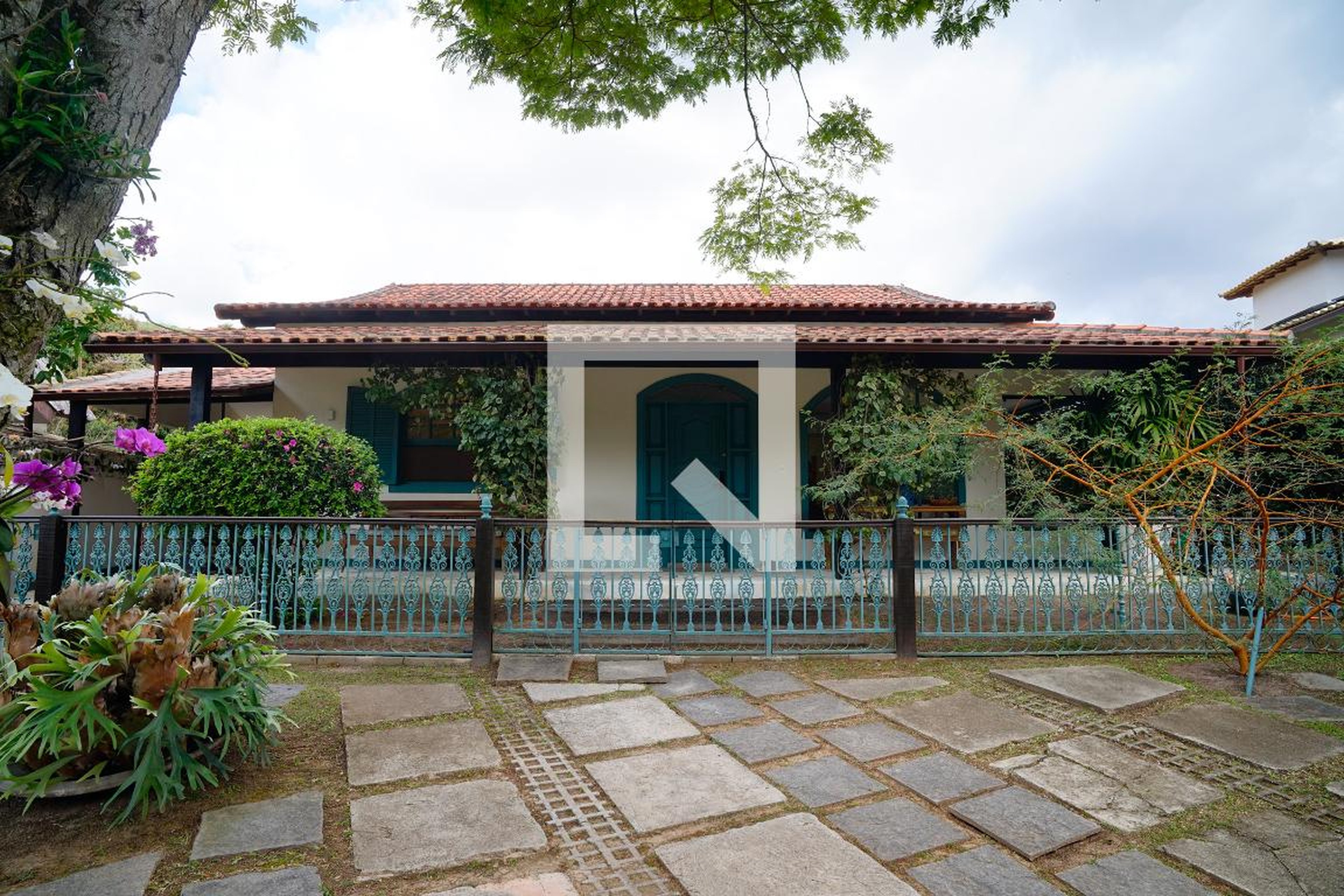 Fachada Condomínio em Estrada Alcebíades Pinto, 1100