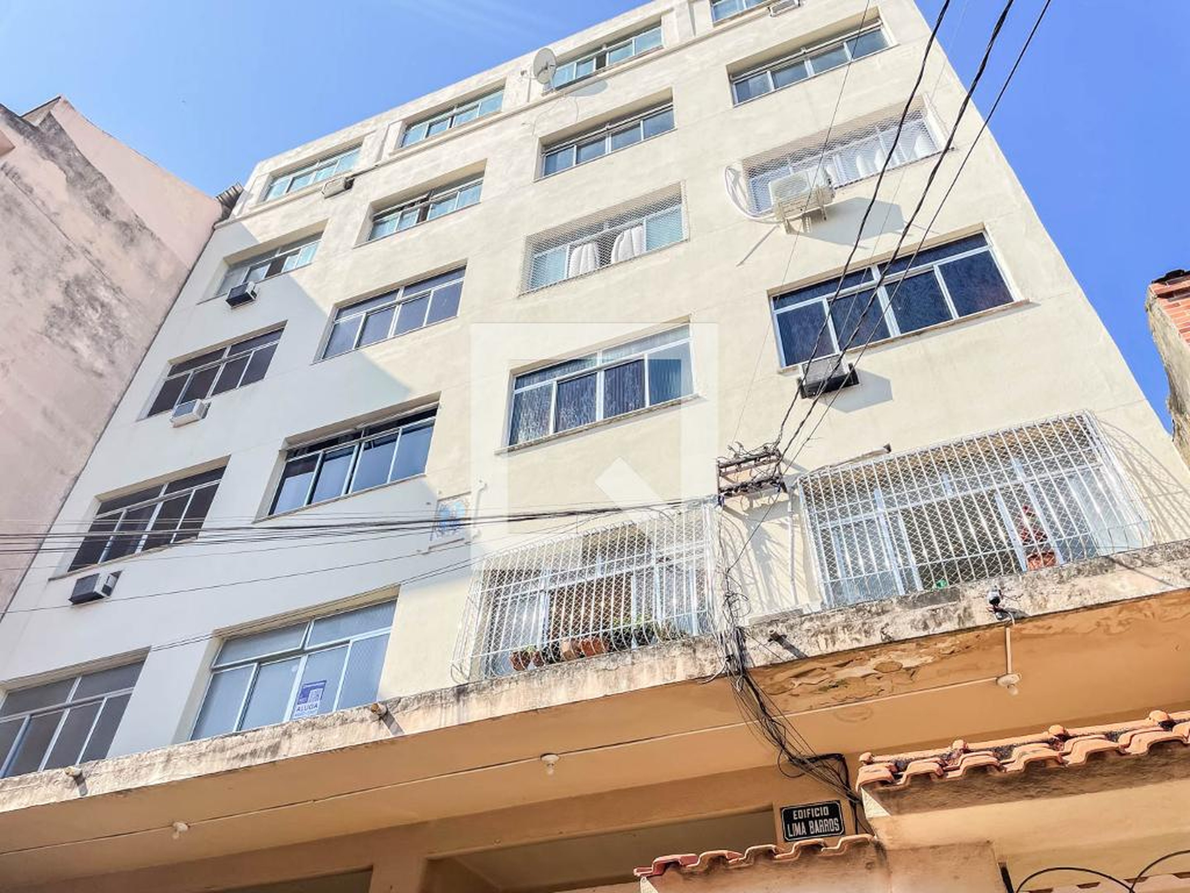 Fachada Condomínio em Rua Lima Barros, 68