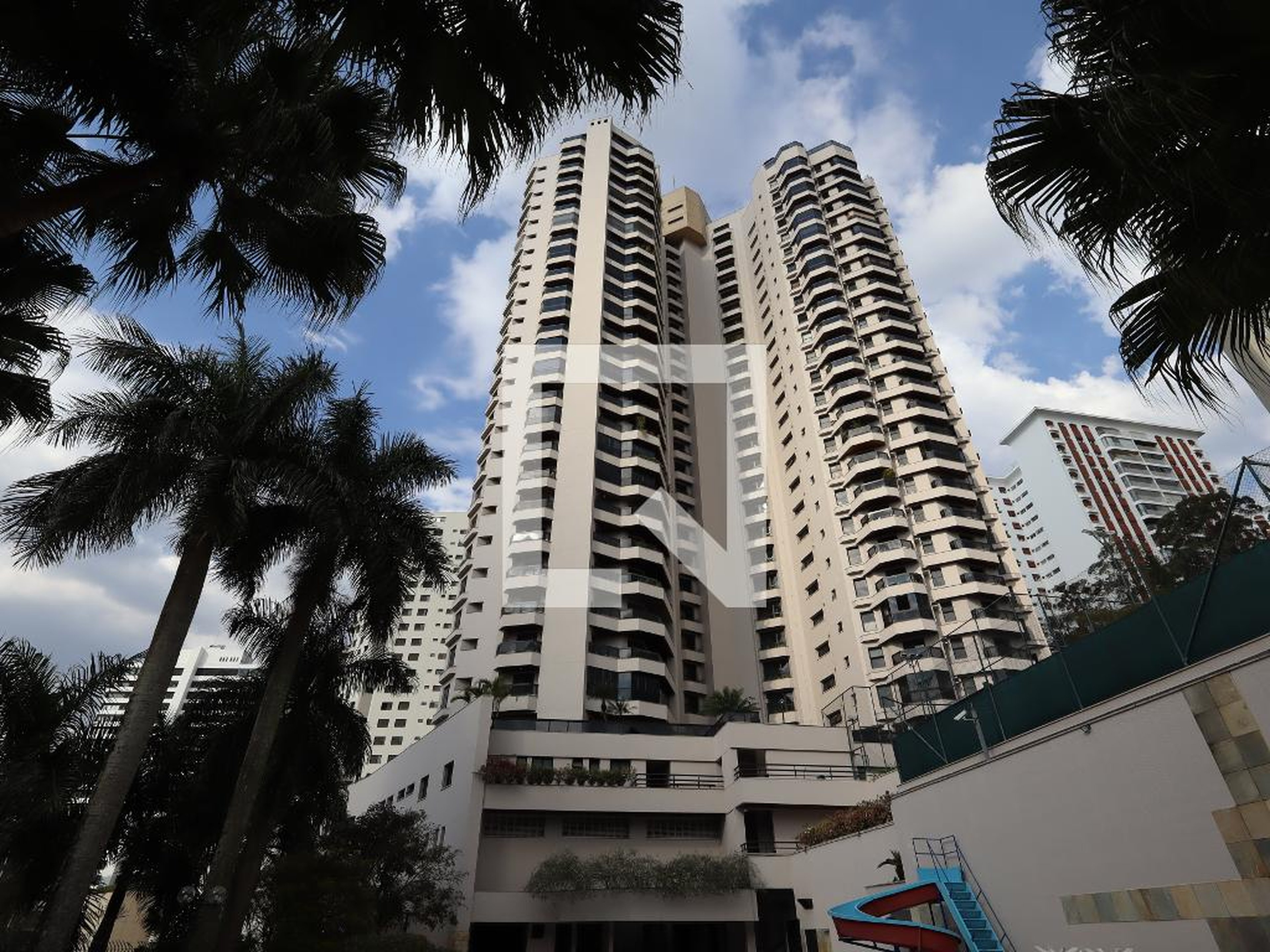 Fachada Condomínio Trafalgar Square