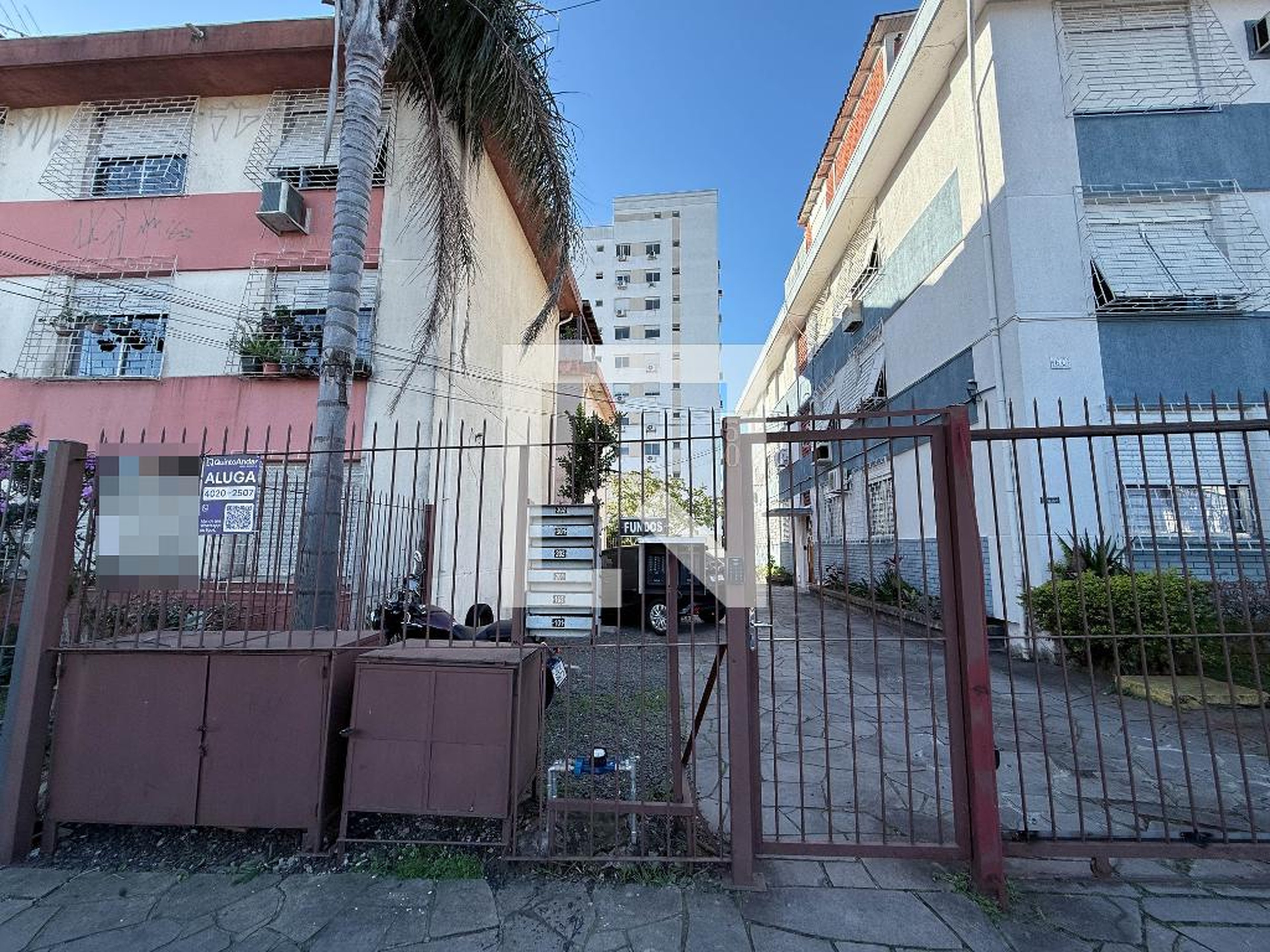 Fachada Condomínio em Rua Presidente Juarez, 50